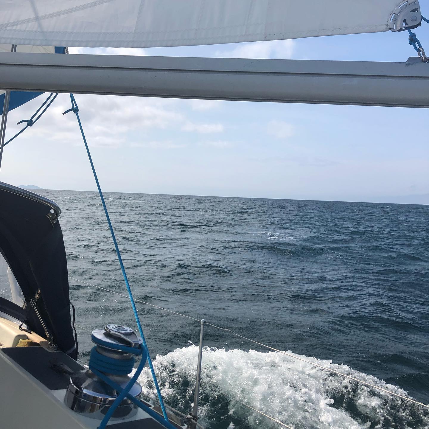Leg 4 Around the Isle of Man 🇮🇲 From Ramsey to Peel around the Point of Ayre. Through the sandbanks and dangerous overfalls  in 23 Kn of winds and about 3.5m waves 🌊 (well planned with the tides, though). A bit a rough ride at the beginning but a nice downwind sailing towards our home berth in Peel, finishing our Isle of Man circumnavigation at about 16:30.