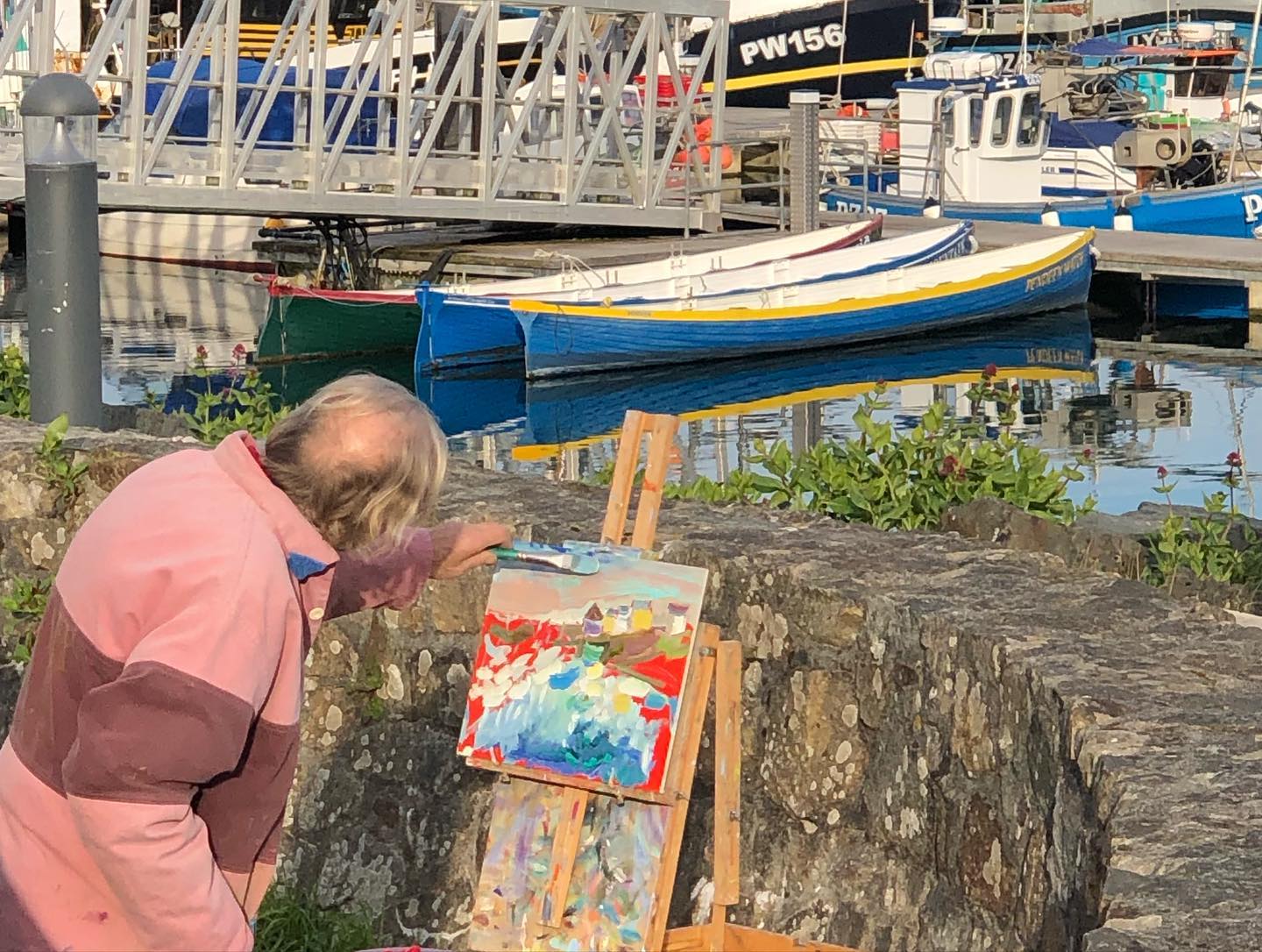 this is what you can miss out on, if you are not visiting #newlyn #newlynharbour #cornwall with your #sailboat ⛵️ Loved the fresh fish and #crabbap #seafood lots of 🦀 below the pontoon. just ask to get one 🤩🧑‍🍳 For us it was a good start to go around #landsend 🥰 Before we left, we got some of the very famous Aunty May's Cornish Pasties 🥮 #gourmetsailing #segeln #sailing #sailboat #segelboot #sailingyacht #sailingcouple #isleofman #iom #irishsea #irischesee #lagertha #adventure #abenteuerreisen #westerly #oceanlord #westerlyoceanlord #sailinglife #boatinglife #travel #reisen #sailingadventure #followus #segelabenteuer