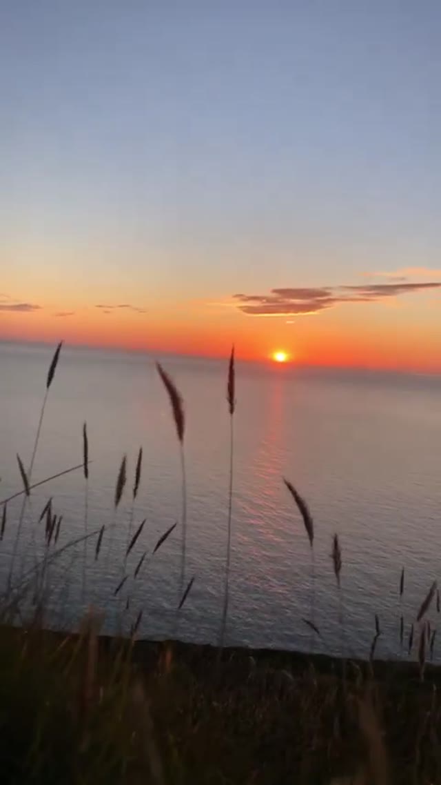 Peel Sunset, Isle of Man  #sunset #segeln #sailing #sailboat #segelboot  #peel #sailingcouple #isleofman #iom #irishsea #irischesee #lagertha #abenteuerreisen #westerly #oceanlord #westerlyoceanlord #sailinglife #boatinglife #sailingadventure #followus #segelabenteuer #travel #boatlife #boat #reisen