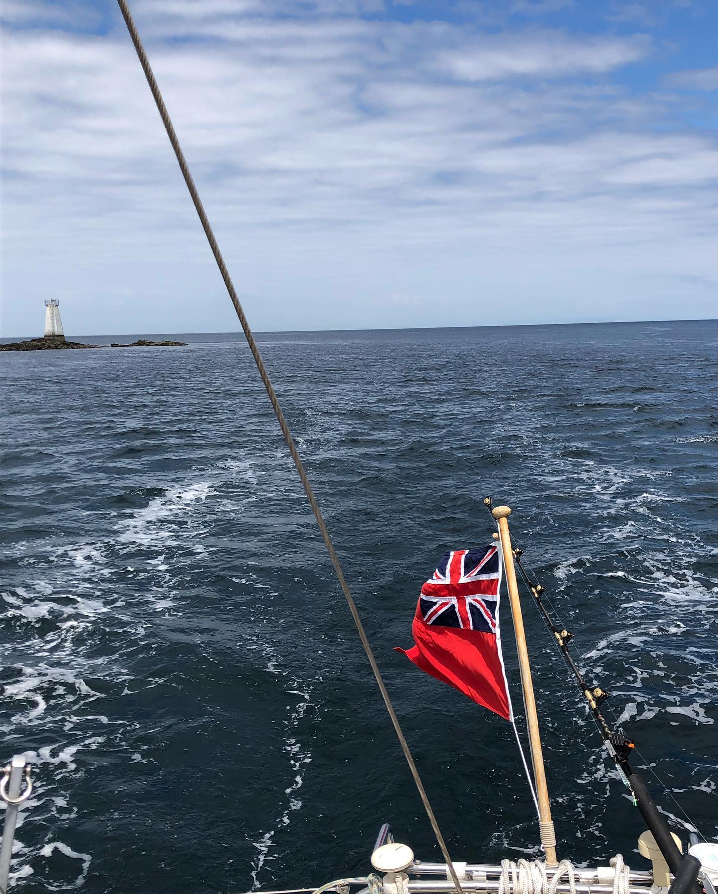 Passing through the Calf Sound this morning and rounding the Calf of Man, beautiful weather and wind as well as a brilliant sea! ⛵️ Afterwards we were anchoring in Fleshwick Bay for lunch, coffee and to smoke some fresh caught mackerels. Bofore we headed back home to Peel. Full Sail Track in the link above 👆🏻 
#segeln #sailing #sailboat #segelboot  #peel #calfofman #fleshwickbay #sailingcouple #isleofman #iom #irishsea #irischesee #lagertha #abenteuerreisen #westerly #oceanlord #westerlyoceanlord #sailinglife #boatinglife #sailingadventure #followus #segelabenteuer #travel #boatlife #boat #reisen