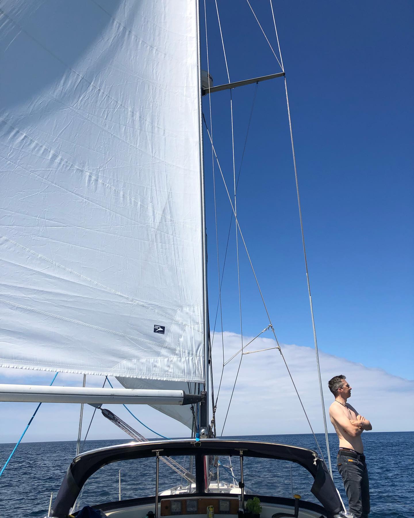 Passing through the Calf Sound this morning and rounding the Calf of Man, beautiful weather and wind as well as a brilliant sea! ⛵️ Afterwards we were anchoring in Fleshwick Bay for lunch, coffee and to smoke some fresh caught mackerels. Bofore we headed back home to Peel. Full Sail Track in the link above 👆🏻 
#segeln #sailing #sailboat #segelboot  #peel #calfofman #fleshwickbay #sailingcouple #isleofman #iom #irishsea #irischesee #lagertha #abenteuerreisen #westerly #oceanlord #westerlyoceanlord #sailinglife #boatinglife #sailingadventure #followus #segelabenteuer #travel #boatlife #boat #reisen
