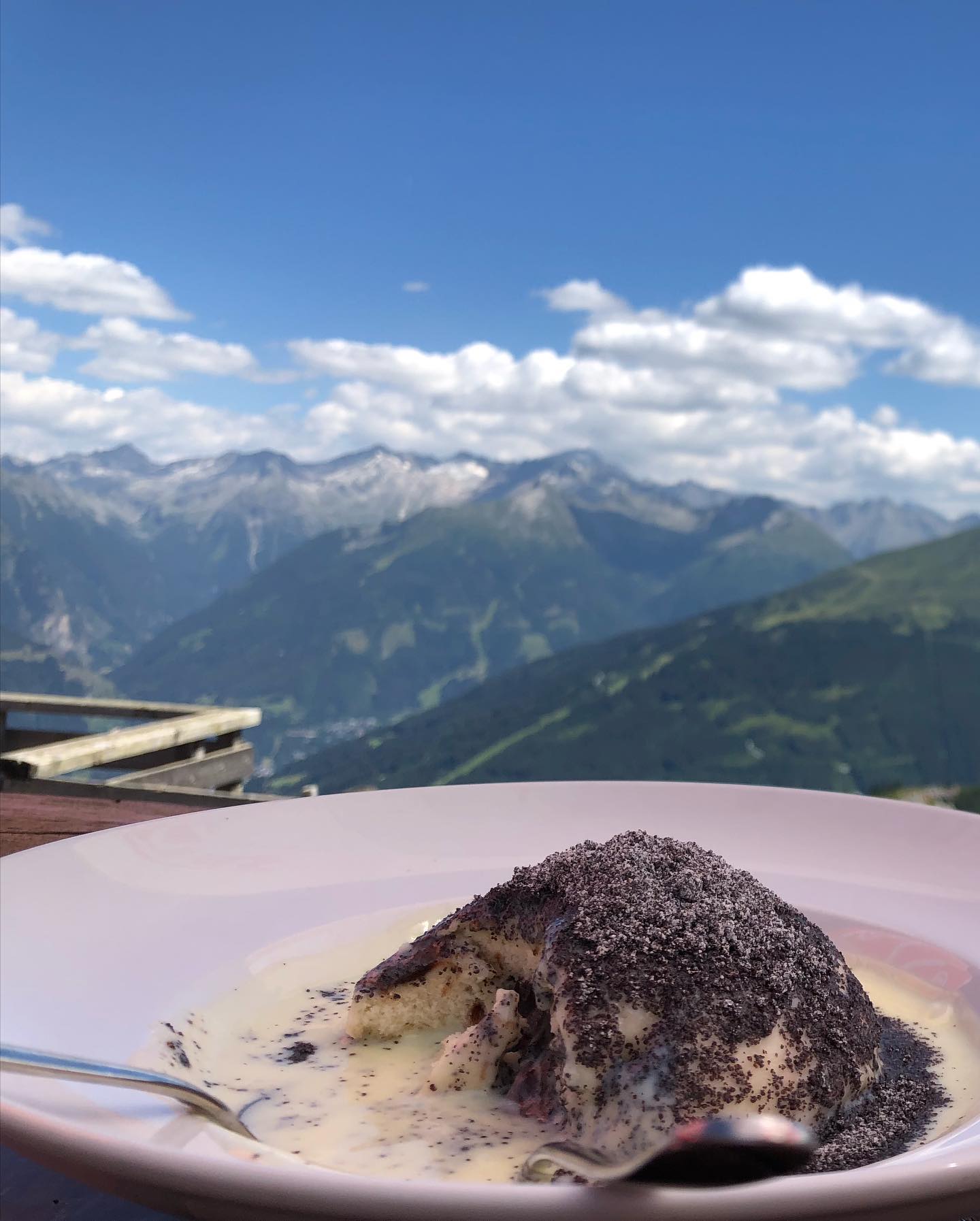 the most beautiful mountain 🏔 swimming pond (Infinity Pool) in Austria 🇦🇹 Couldn't resist to go for a swim 😱
And, of course a Germknödel
#travel #reisen #goodlife #explore #adventure #infinitypool #swimmingpond #badhofgastein #gastein #swimming #schwimmteich #schwimmen #germknödel