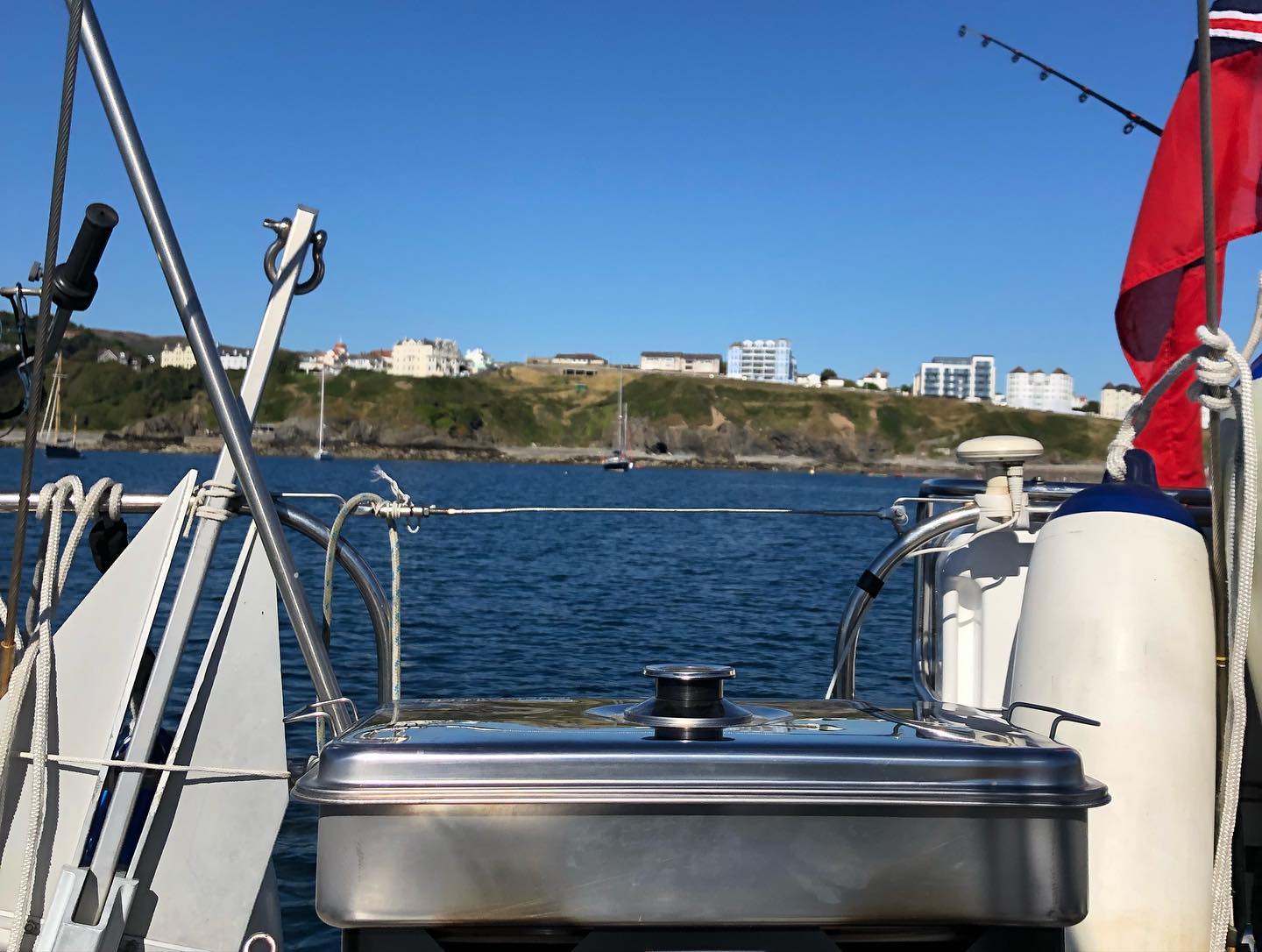 Enjoying Port Erin, Isle of Man 🌅 
#sailingcat #segelkatze #cat #katze #kitty #boatcat #sunset #loveiom #porterin #segeln #sailing #sailboat #segelboot #sailingcouple #isleofman #irishsea #irischesee #lagertha #abenteuerreisen #westerly #oceanlord #westerlyoceanlord #sailinglife #boatinglife #sailingadventure #segelabenteuer #travel #boatlife #boat #reisen