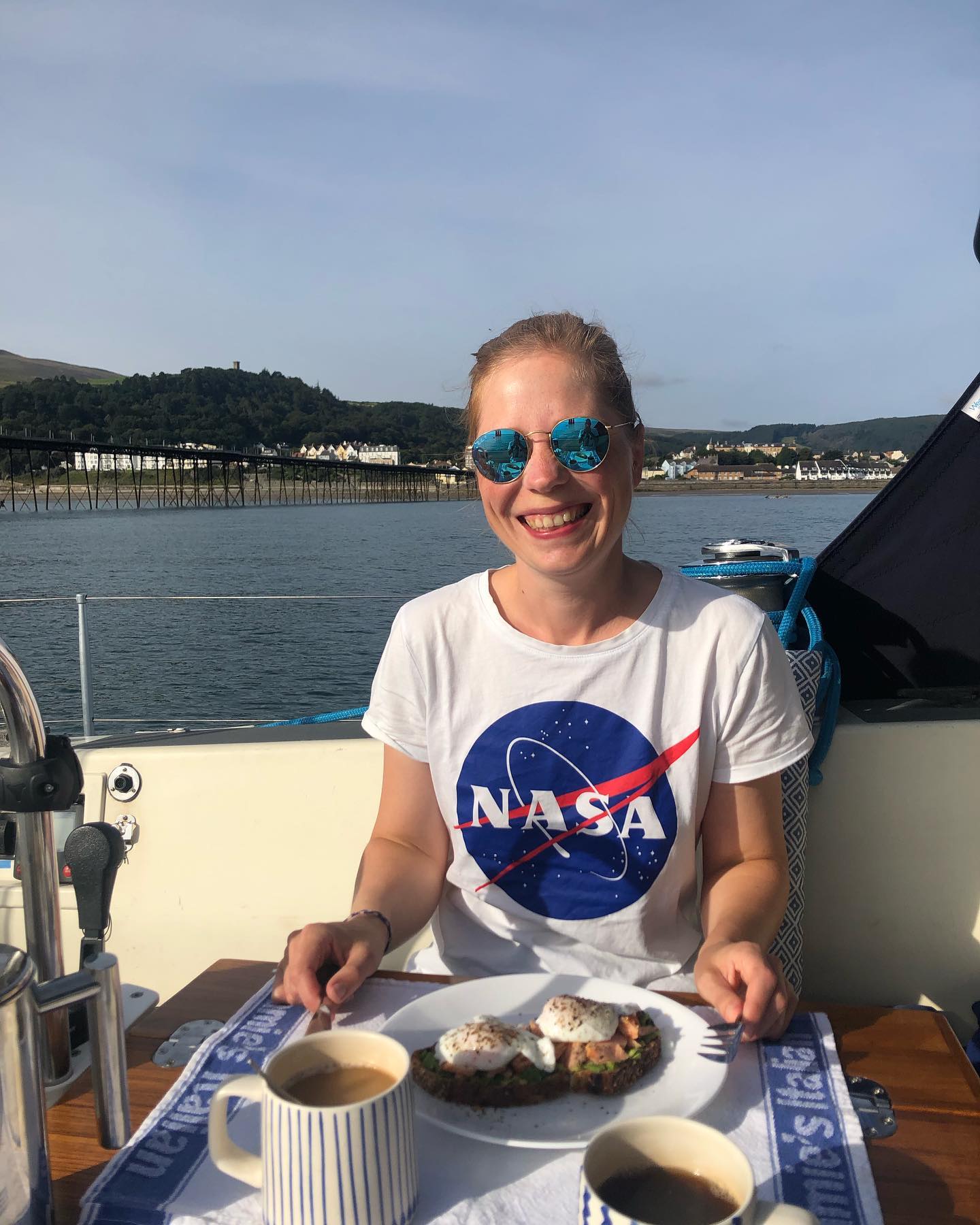 What better breakfast can you have in Royal Ramsey than Egg Royal(e)? 🤣🤣🤣(Well Rob's version of it: local bread, eggs and cajun smoked salmon from Paddy's on avocado) . . . . . #segeln #sailing #sailboat #segelboot #sailingcouple #loveisleofman #isleofman #iom #irishsea #digitalnomad #irischesee #lagertha #abenteuerreisen #westerly #oceanlord #westerlyoceanlord #sailinglife #boatinglife #sailingadventure #segelabenteuer #travel #boatlife #boat #reisen #royalramsey #ramsey #eggroyale #hipsterbreakfast