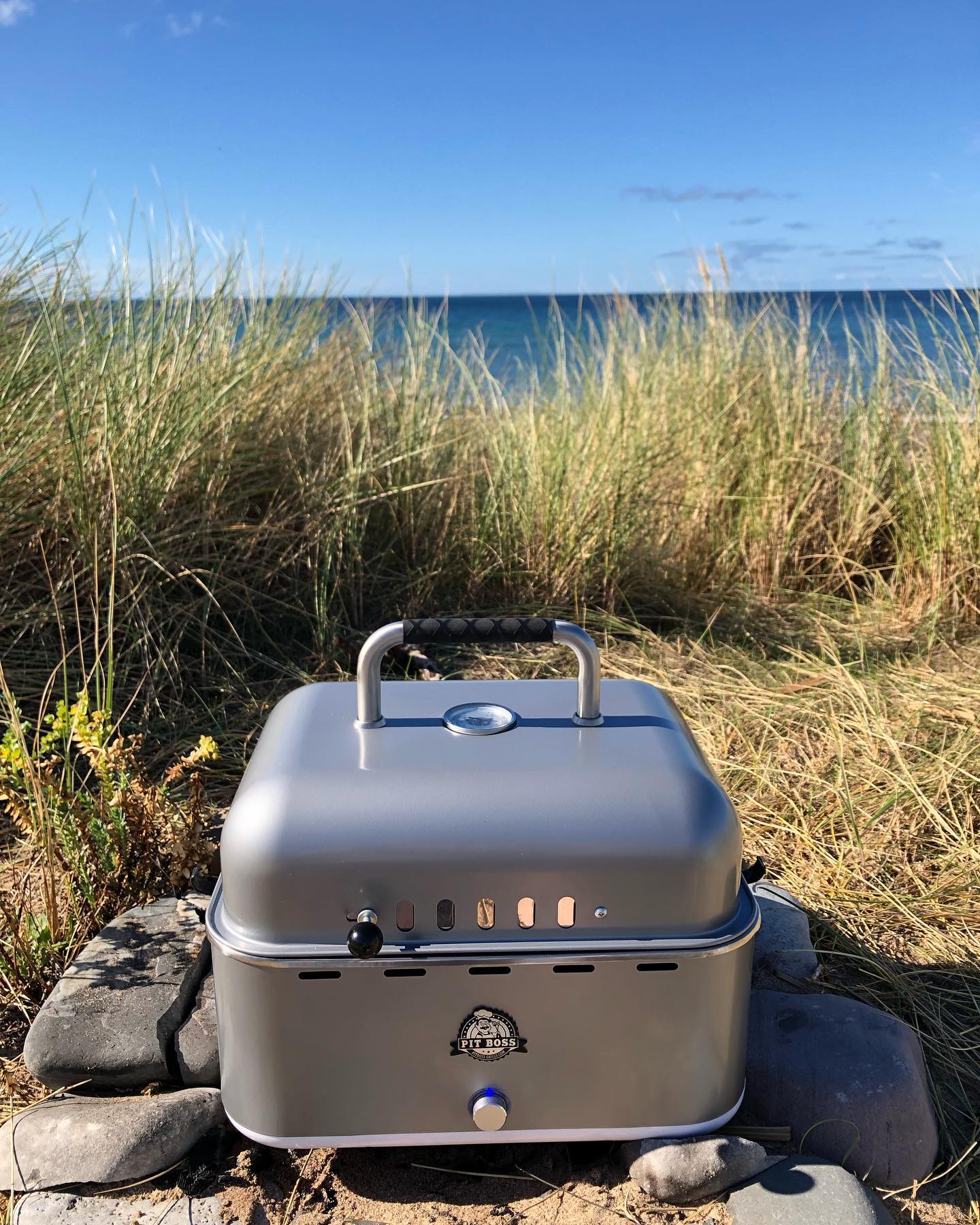 We inaugurated our new portable BBQ Grill and Smoker from @thegrillpit_im  Now we can independently enjoy our BBQ stuff and smoke on the go! 🤤🤤🍔 . . #pitbossgrills #bluepointbeach #bbq #instabbq #bbqlovers #bbqsmoker #sailingcouple #isleofman #irishsea #irischesee #lagertha #abenteuerreisen #sailinglife #boatinglife #sailingadventure #segelabenteuer #travel #boatlife #boat #reisen #loveisleofman #loveiom