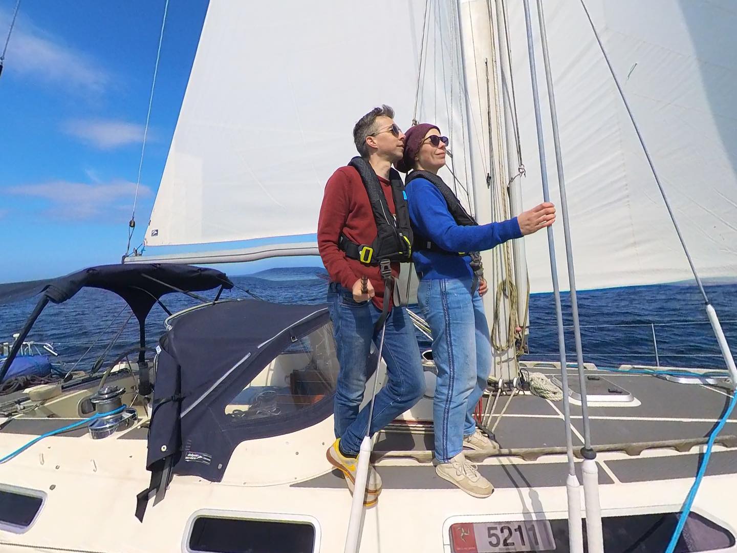 first sea trial after a nearly 6 month intensive refit.  all smooth so far 😅🥳 . . . . #segeln #sailing #sailboat #segelboot #sailingcouple #iom #isleofman #irishsea #digitalnomad #irischesee #lagertha #westerly #oceanlord #westerlyoceanlord #sailinglife #boatinglife #sailingadventure #segelabenteuer #travel #boatlife #boat #peel