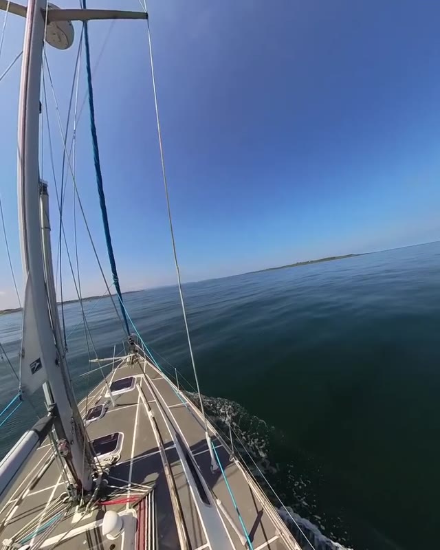 Sailing from the Isle of Man, Peel to Belfast Marina with our fearless feline crew! ⛵️🐱 Slowed down a bit to make it most comfortable for the furry companions.  Embarking on the first leg of our journey to Scotland, we're thrilled to navigate the Irish Sea together. Join us on this unforgettable adventure!  . . . . #SailingWithCats #IsleofManToBelfast #IOM #segelkatze #boatcat #SeaBoundJourney #SailToScotland #segeln #sailing #sailingcouple #digitalnomad #irischesee #lagertha #westerly #oceanlord #westerlyoceanlord #sailinglife #boatinglife #sailingadventure #segelabenteuer #AdventureAwaits #belfastmarina