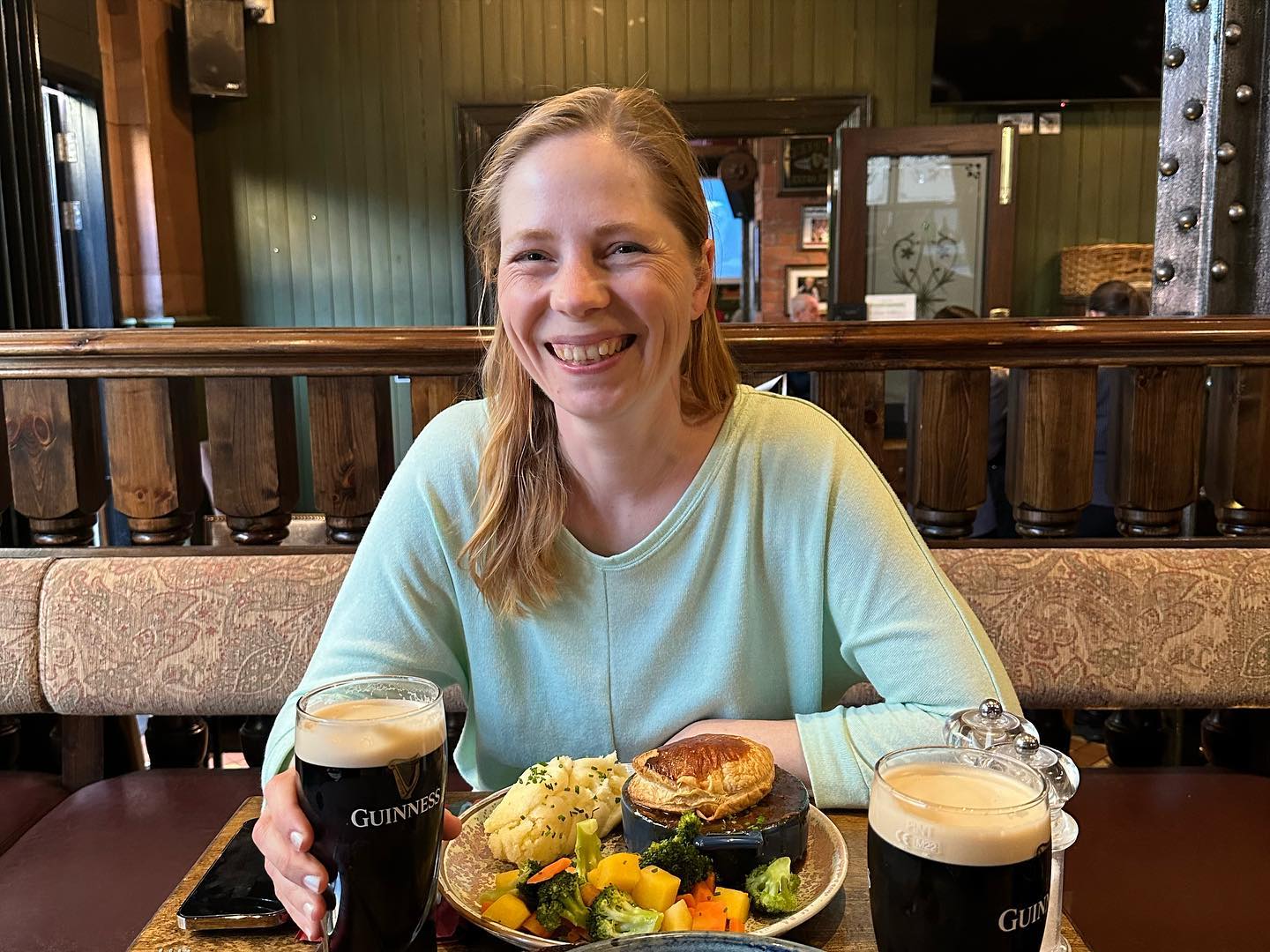 A day in Belfast, visiting the Titanic Museum and City Center. Finishing off with a Guinness and Irish Stew 🥘☘️ #belfastcity #belfast #titanicmuseum #titanic #sailing #guinness #irishstew #sailingcouple