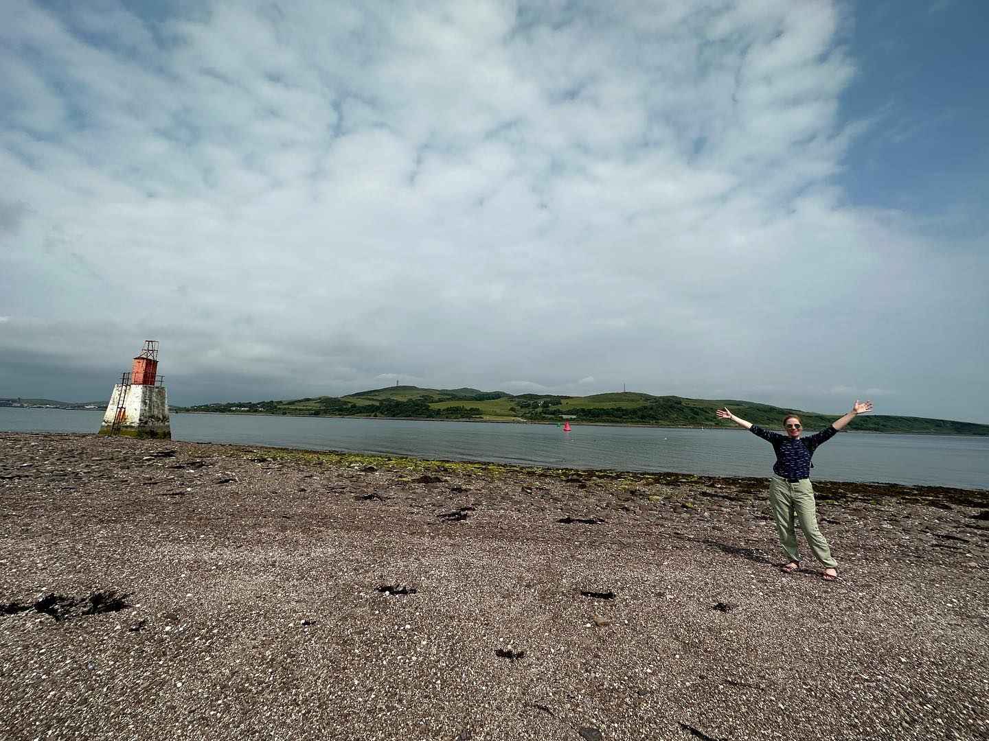 A long walk today from the Campbeltown Marina to the tidal island Davaar Island. Nice Lighthouse, Holiday Lodges and a cave painting from 1887 (repainted) #davaarisland #scotland #sailingscotland #sailinglife #sailinglifestyle