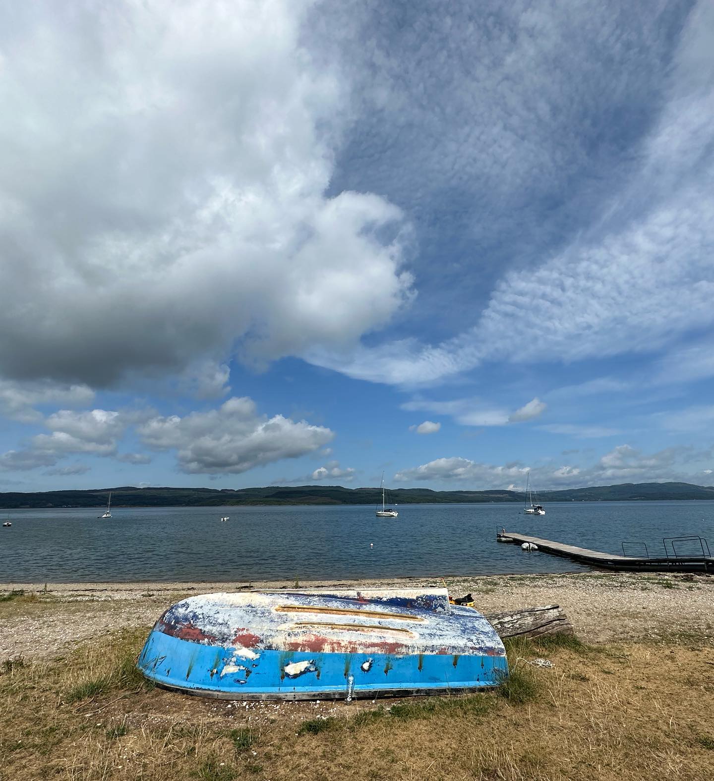 St Catherines Bay back to Otter Ferry Bay. We had some Oysters in the Oystercatcher. Cat and me a bit tired after some work done😴 😼🏴󠁧󠁢󠁳󠁣󠁴󠁿 #sailing #segeln #lochfyne #otterferryoystercatcher #otterferry #sailinglife #scotland #sailingscotland #digitalnomad