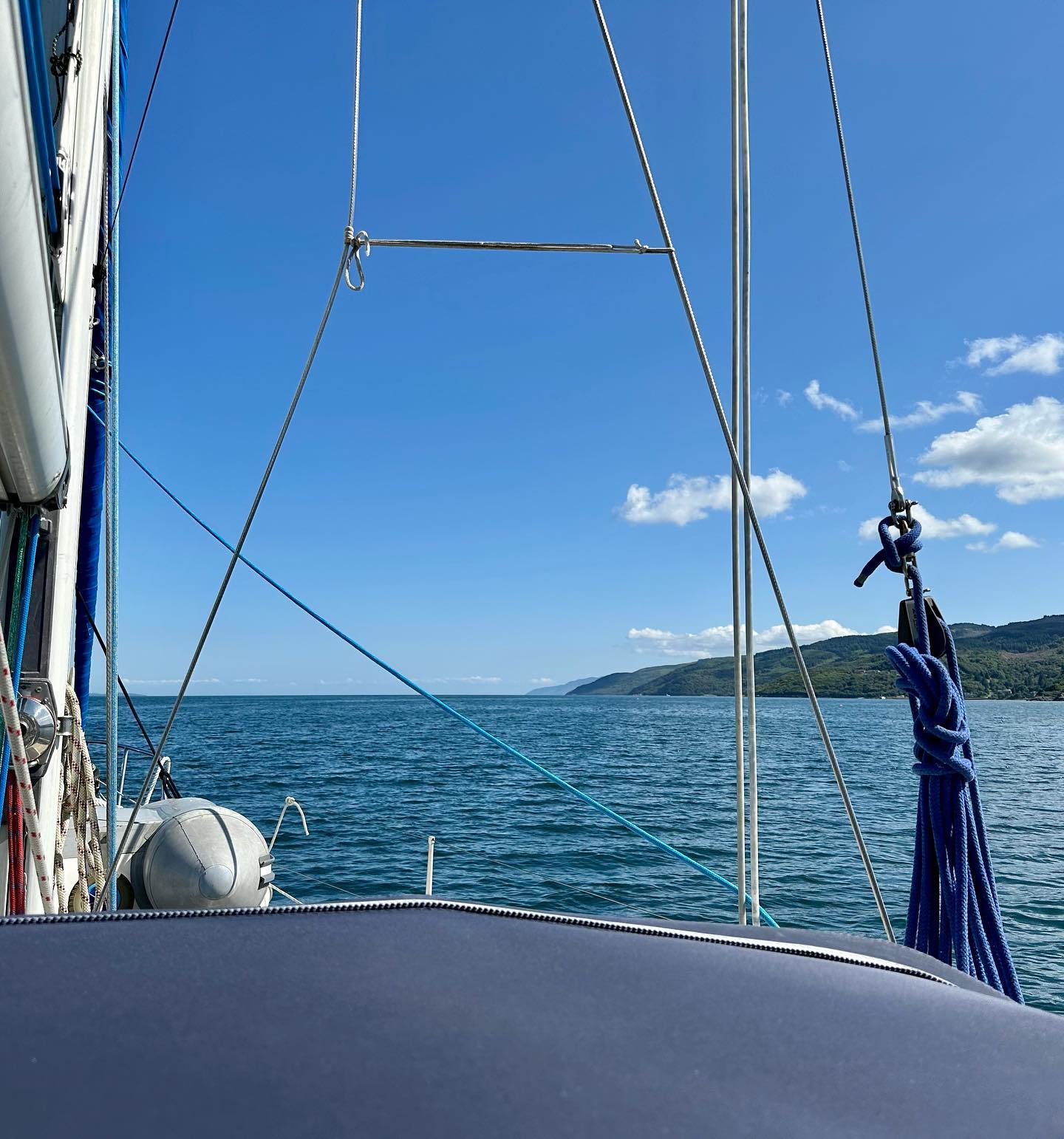 South Bay to Tarbert Marina and a visit to Tarbert Castle. #tarbert #sailing #segeln #lochfyne #tarbertcastle #sailinglive #argyll #scotland #sailingscotland