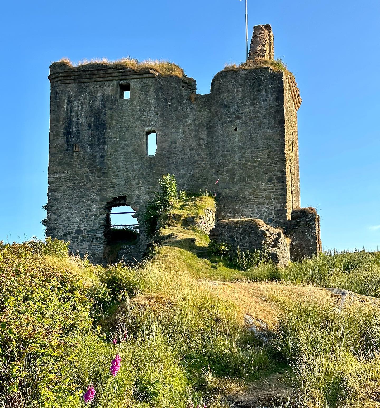 South Bay to Tarbert Marina and a visit to Tarbert Castle. #tarbert #sailing #segeln #lochfyne #tarbertcastle #sailinglive #argyll #scotland #sailingscotland