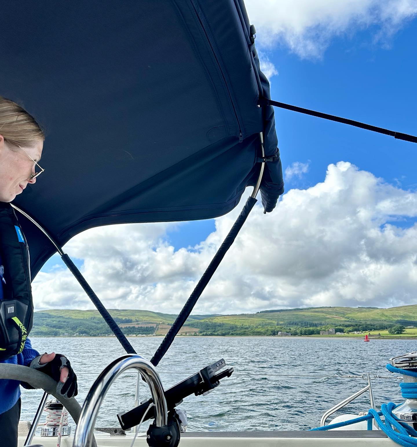 After the lunch stop in Skipness we moved on to Kames for a pint in Kames Hotel. #sail #sailing #sailinglife #segeln #segelabenteuer  #sailingscotland #kameshoteltighnabruaich #kameshotel #kylesofbute