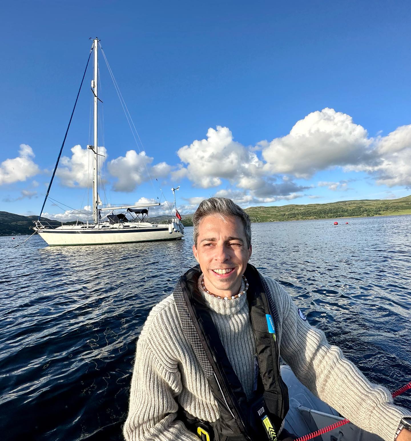 After the lunch stop in Skipness we moved on to Kames for a pint in Kames Hotel. #sail #sailing #sailinglife #segeln #segelabenteuer  #sailingscotland #kameshoteltighnabruaich #kameshotel #kylesofbute