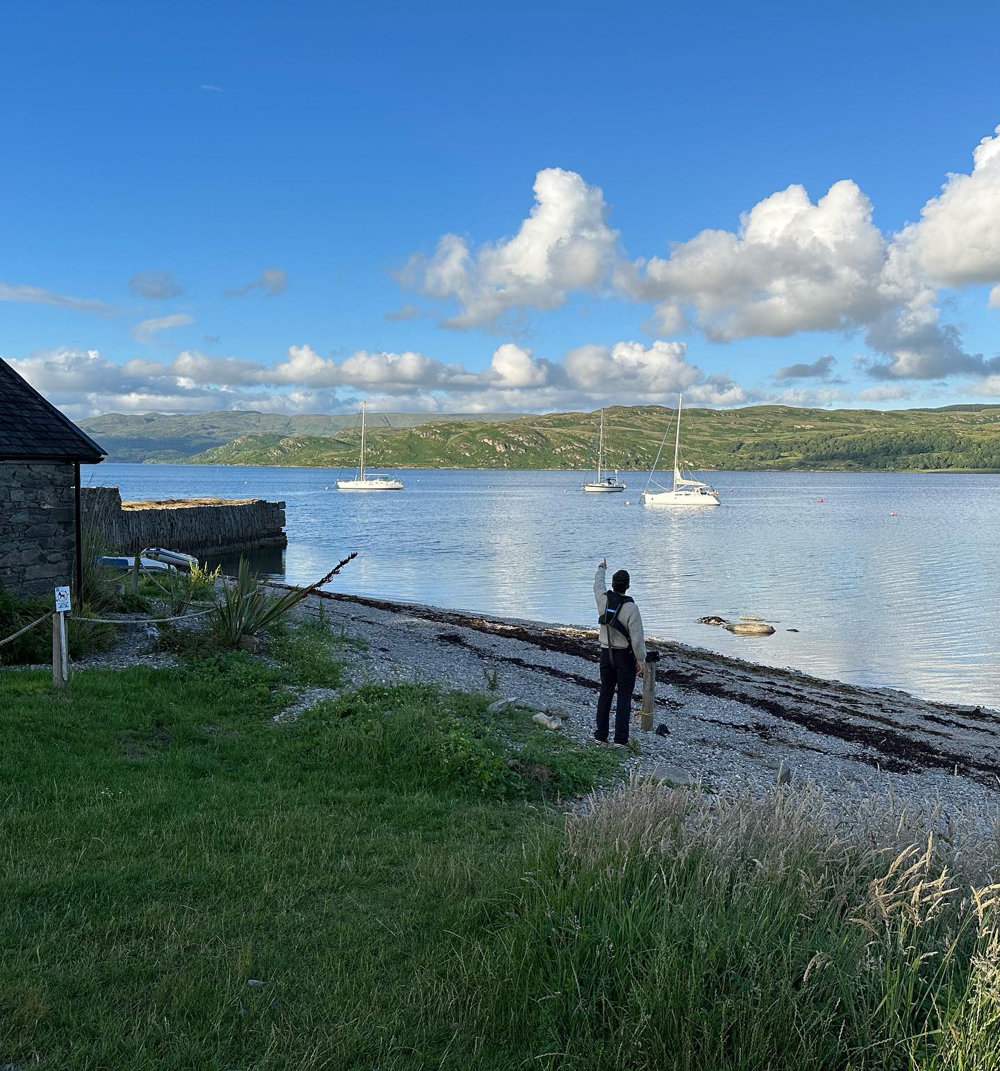 After the lunch stop in Skipness we moved on to Kames for a pint in Kames Hotel. #sail #sailing #sailinglife #segeln #segelabenteuer  #sailingscotland #kameshoteltighnabruaich #kameshotel #kylesofbute