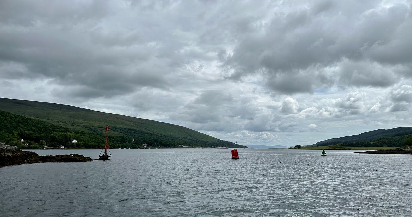 From Kames up to Loch Riddon, sailing through the Burnt Islands and dropping anchor in Rothesay/East Kyle for dinner and a restful sleep. Fortunately, Sissi, one of our cats, is more interested in the water than our wine. At over 15 years old, we made her a own ladder to climb into the cockpit. #sailing #sailinstagram #sailinglife #sailingcat #catsonboats #lochriddon #rothesay #eastkyle #sailingscotland #kylesofbute