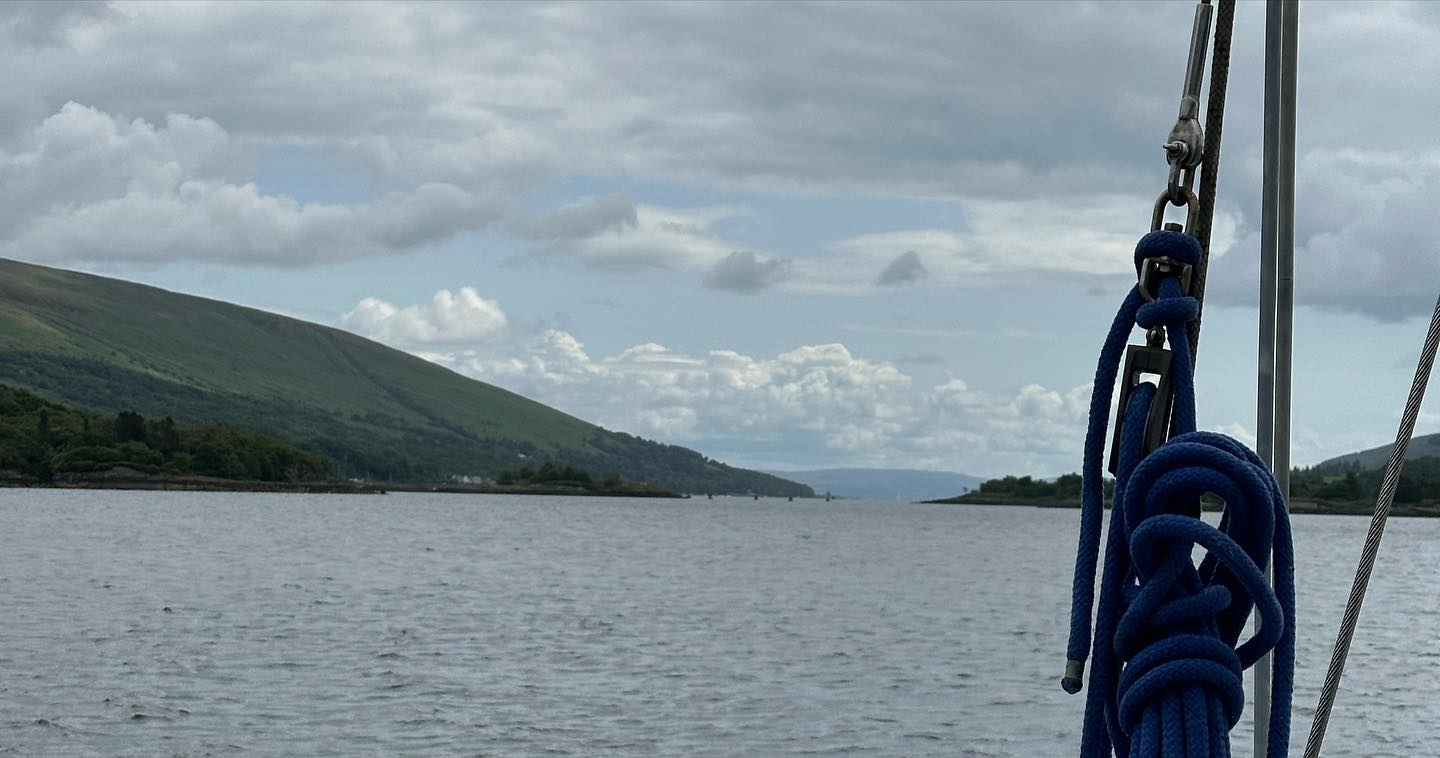 From Kames up to Loch Riddon, sailing through the Burnt Islands and dropping anchor in Rothesay/East Kyle for dinner and a restful sleep. Fortunately, Sissi, one of our cats, is more interested in the water than our wine. At over 15 years old, we made her a own ladder to climb into the cockpit. #sailing #sailinstagram #sailinglife #sailingcat #catsonboats #lochriddon #rothesay #eastkyle #sailingscotland #kylesofbute