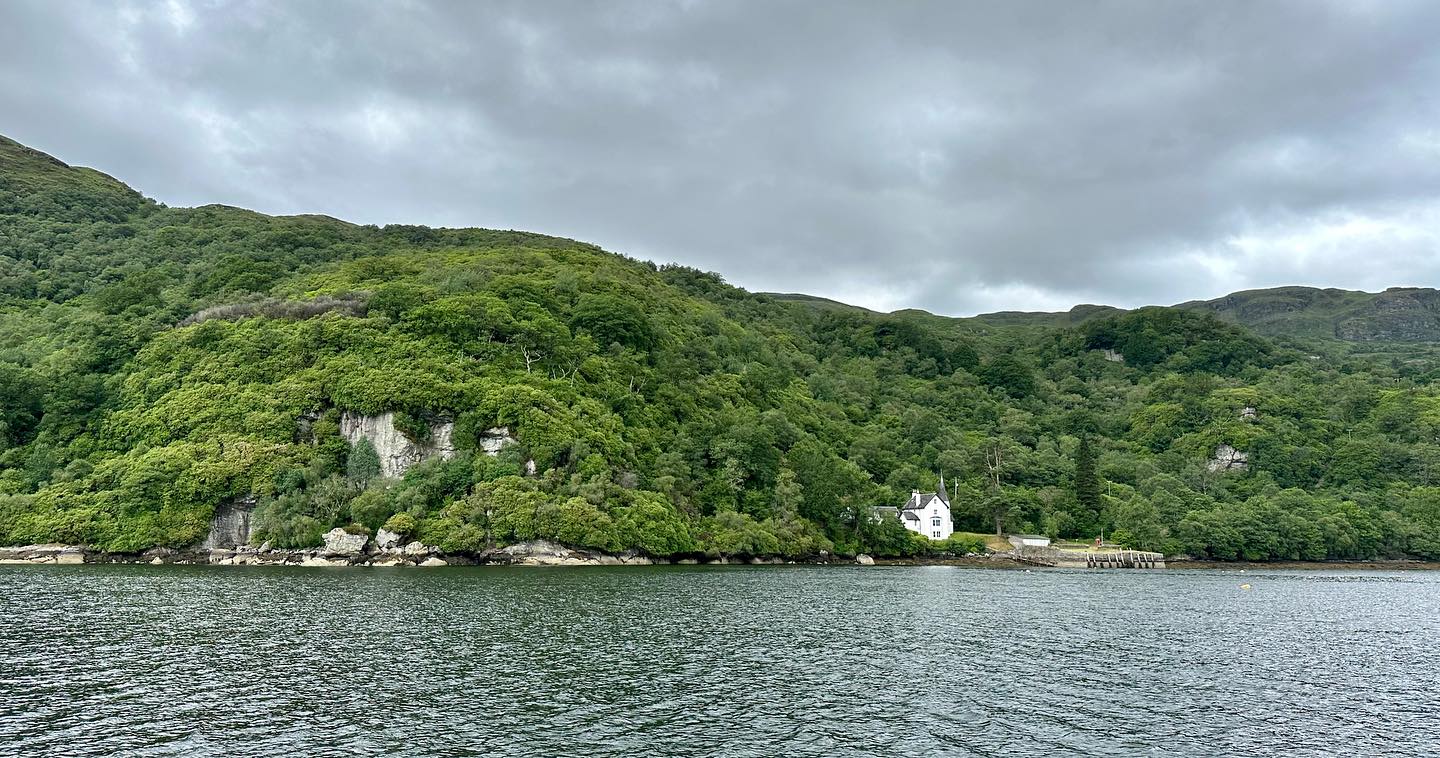 From Kames up to Loch Riddon, sailing through the Burnt Islands and dropping anchor in Rothesay/East Kyle for dinner and a restful sleep. Fortunately, Sissi, one of our cats, is more interested in the water than our wine. At over 15 years old, we made her a own ladder to climb into the cockpit. #sailing #sailinstagram #sailinglife #sailingcat #catsonboats #lochriddon #rothesay #eastkyle #sailingscotland #kylesofbute