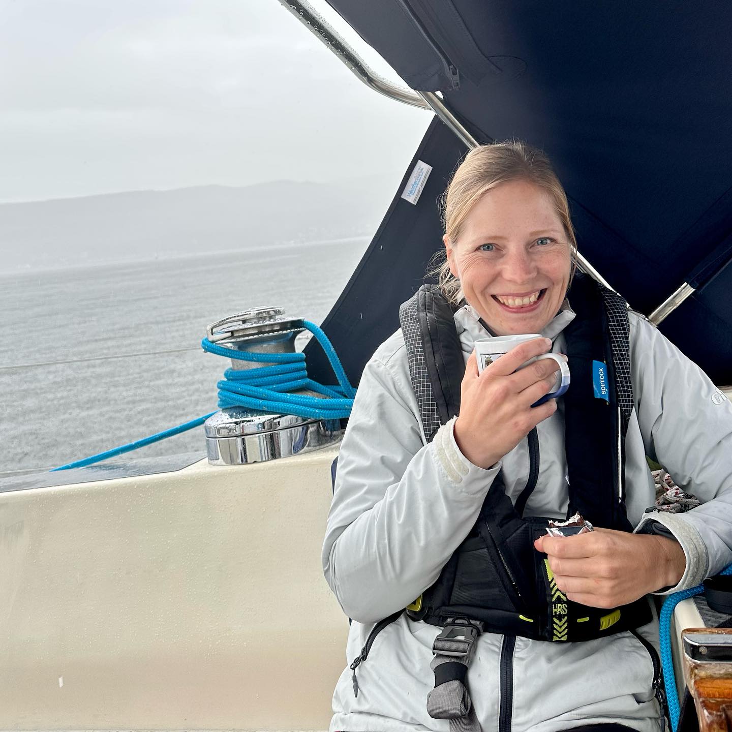 The journey continues. But either to much wind or to much wet 🌧️ Today we made our way north into Loch Long. A overnight stop @the_ardentinny and a wonderful dinner with view to Lagertha. We met a few dolphins 🐬 the way up here but only a short sight. #sailing #sailinstagram #segeln #lochlong #sailingscotland #saillinglife #abenteuerreise #scotland