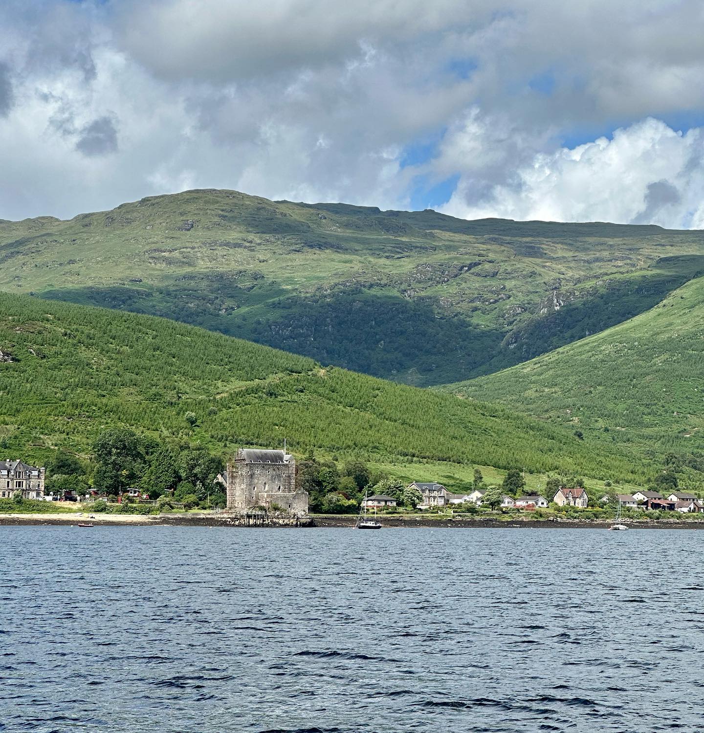 Ardentinny to Lochgoilhead, nice Sunday downwind sail and weather. #sailing #sailininstagram #segeln #sailingscotland #lochgoilhead