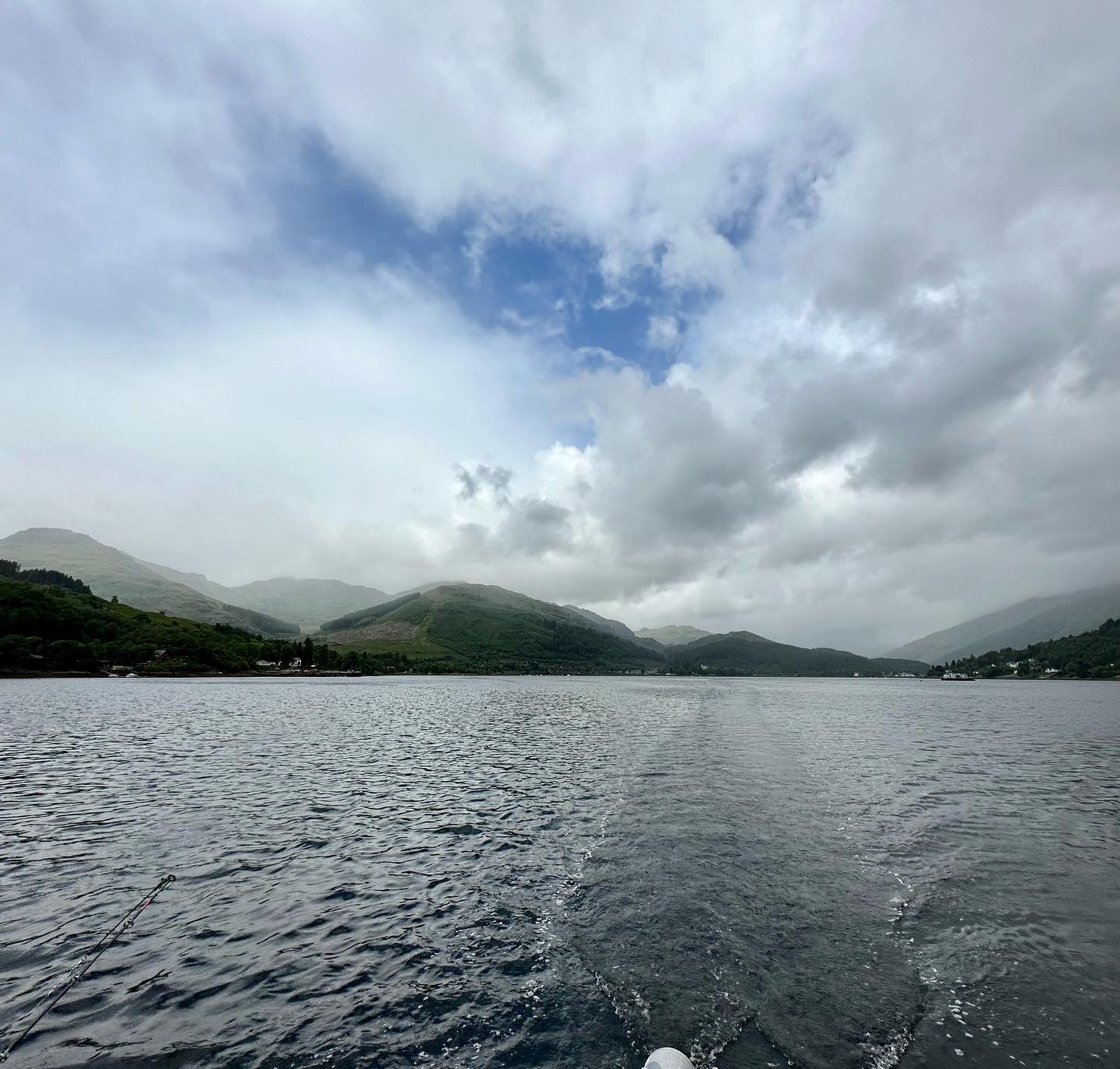 Lochgoilhead to Carrick Castle. We changed our position today by a few miles to have a castle view ☺️ #sail #segeln #sailing #carrickcastle #sailingscotland #lochgoil
