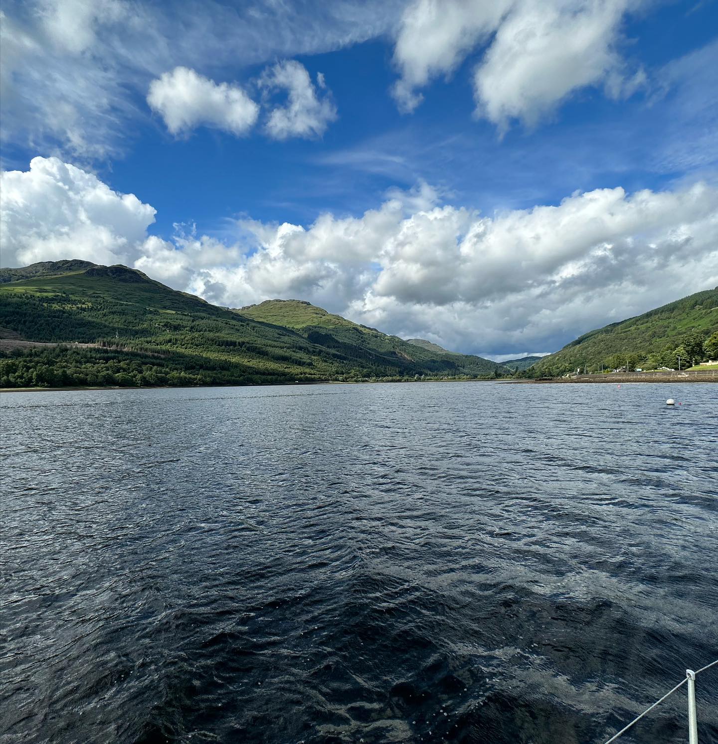 Carrick Castle to Arrochar, Loch Long.  A very nice place to be👌🏻 #sailing #segeln #sailingscotland #westerlyoceanlord #westerlyyachts #arrochar #lochlong