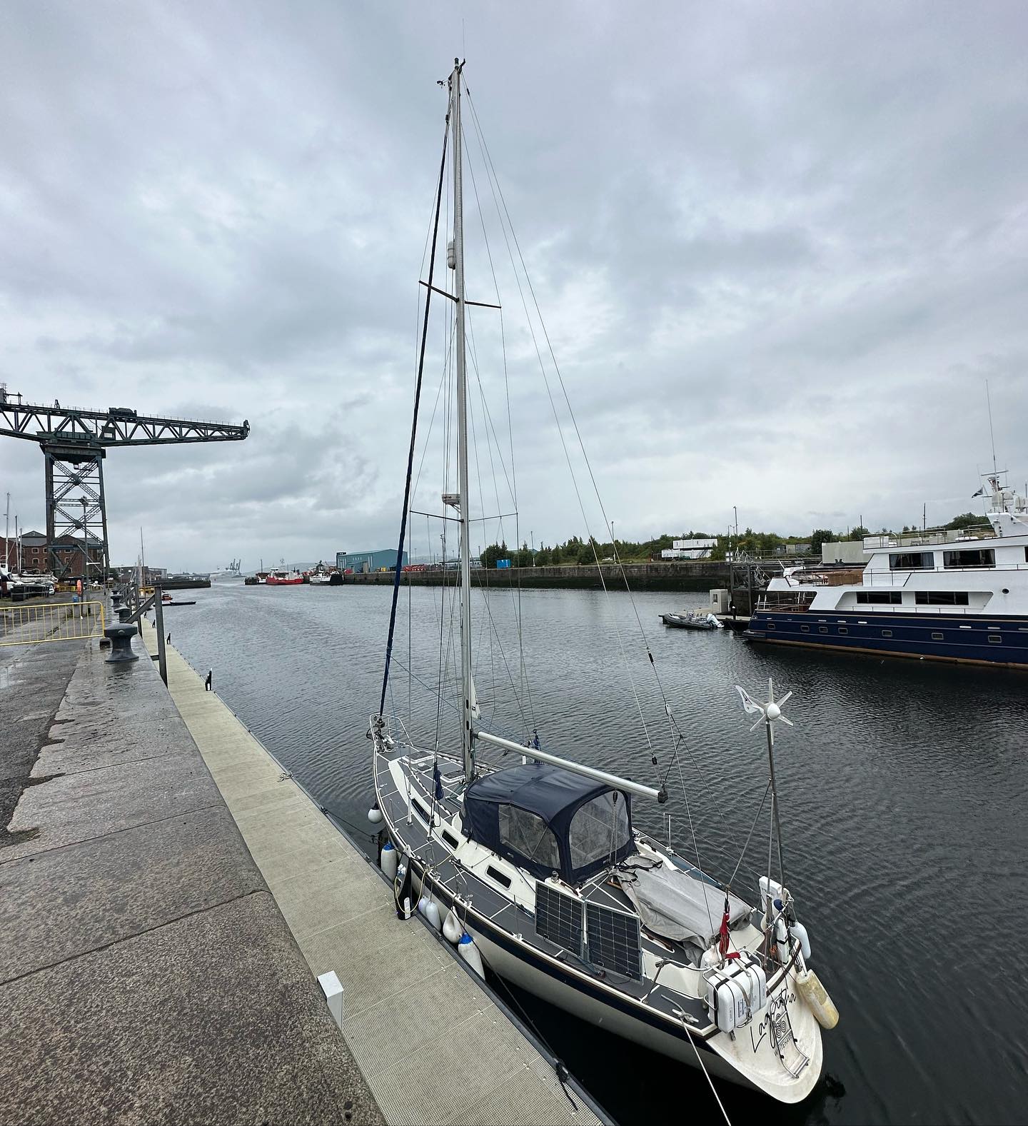Arrochar to Greenock, James Watt Dock Marina. After a nice evening and BBQ in Arrochar we moved a bit south, it's rain and wind forecasted, so we fancy a bit window shopping in Glasgow over the weekend 😅🏴󠁧󠁢󠁳󠁣󠁴󠁿