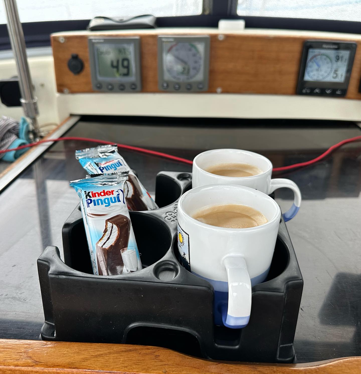 On the way back from Portavadie to Millport. Instead of dolphins we've seen a submarine today. Although a bit rosty, it was not yellow yet 😂  Cat was sleeping all the bashing against the wind. #sailing #segeln #sailinglife #sailingscotland #millport #firthofclyde #submarine