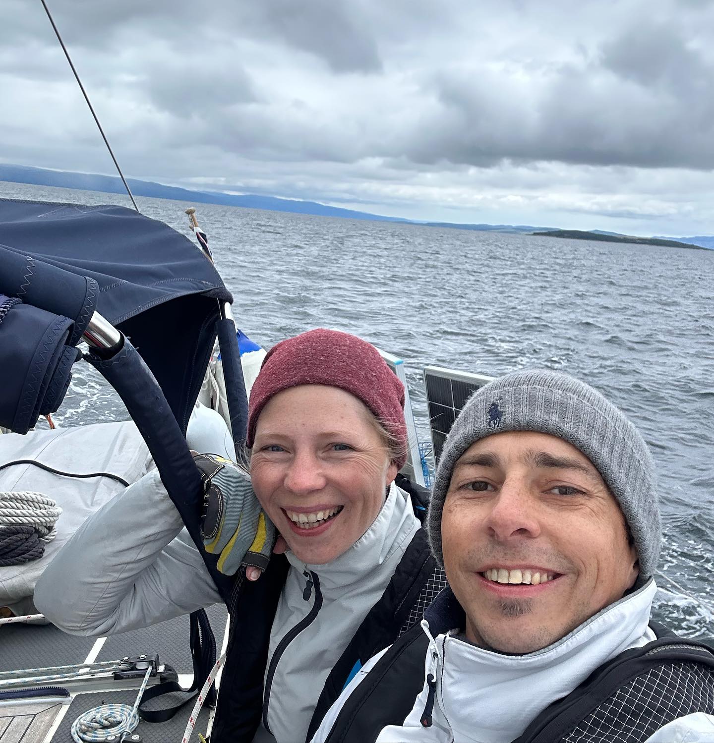 On the way back from Portavadie to Millport. Instead of dolphins we've seen a submarine today. Although a bit rosty, it was not yellow yet 😂  Cat was sleeping all the bashing against the wind. #sailing #segeln #sailinglife #sailingscotland #millport #firthofclyde #submarine