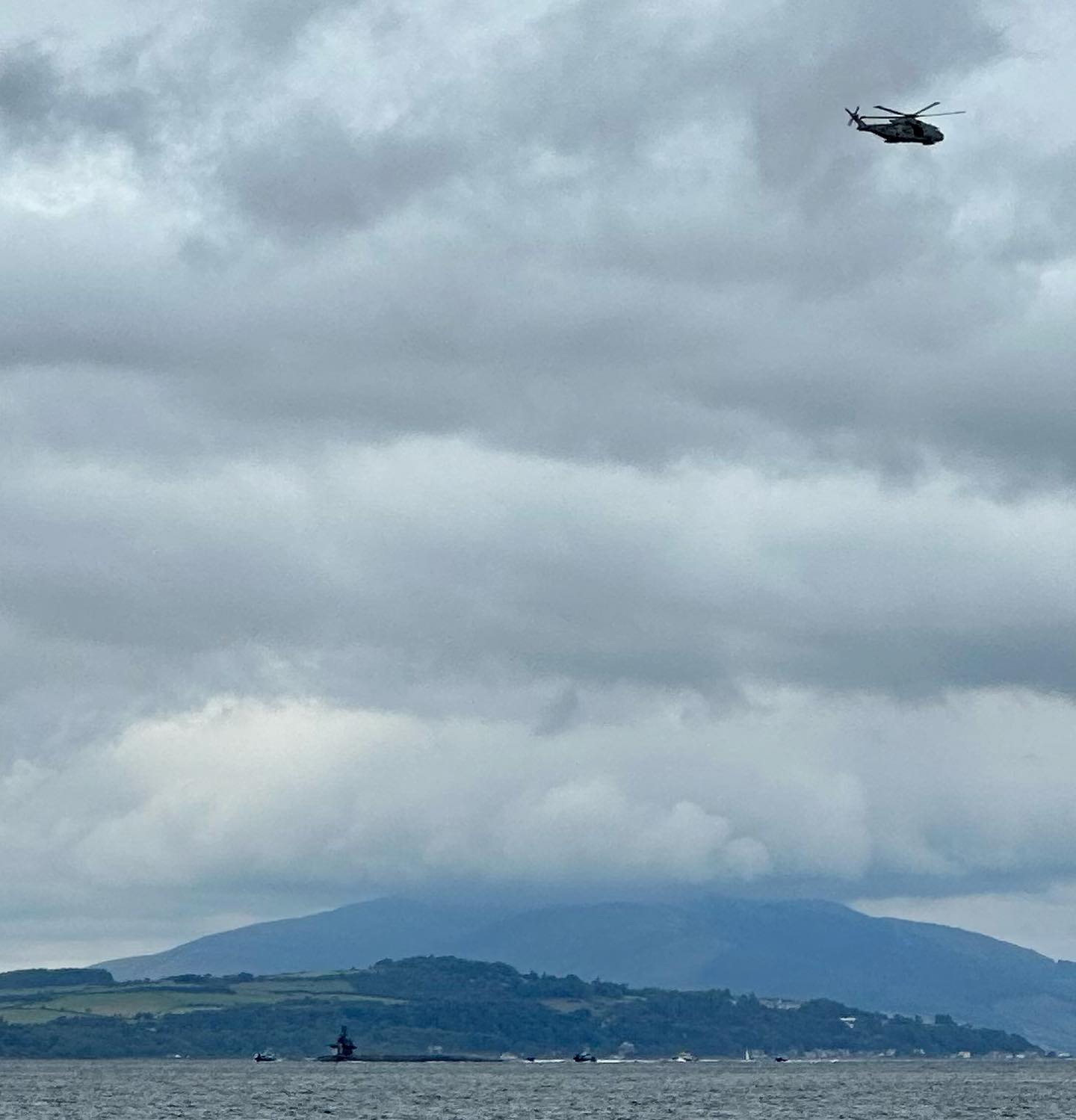 On the way back from Portavadie to Millport. Instead of dolphins we've seen a submarine today. Although a bit rosty, it was not yellow yet 😂  Cat was sleeping all the bashing against the wind. #sailing #segeln #sailinglife #sailingscotland #millport #firthofclyde #submarine
