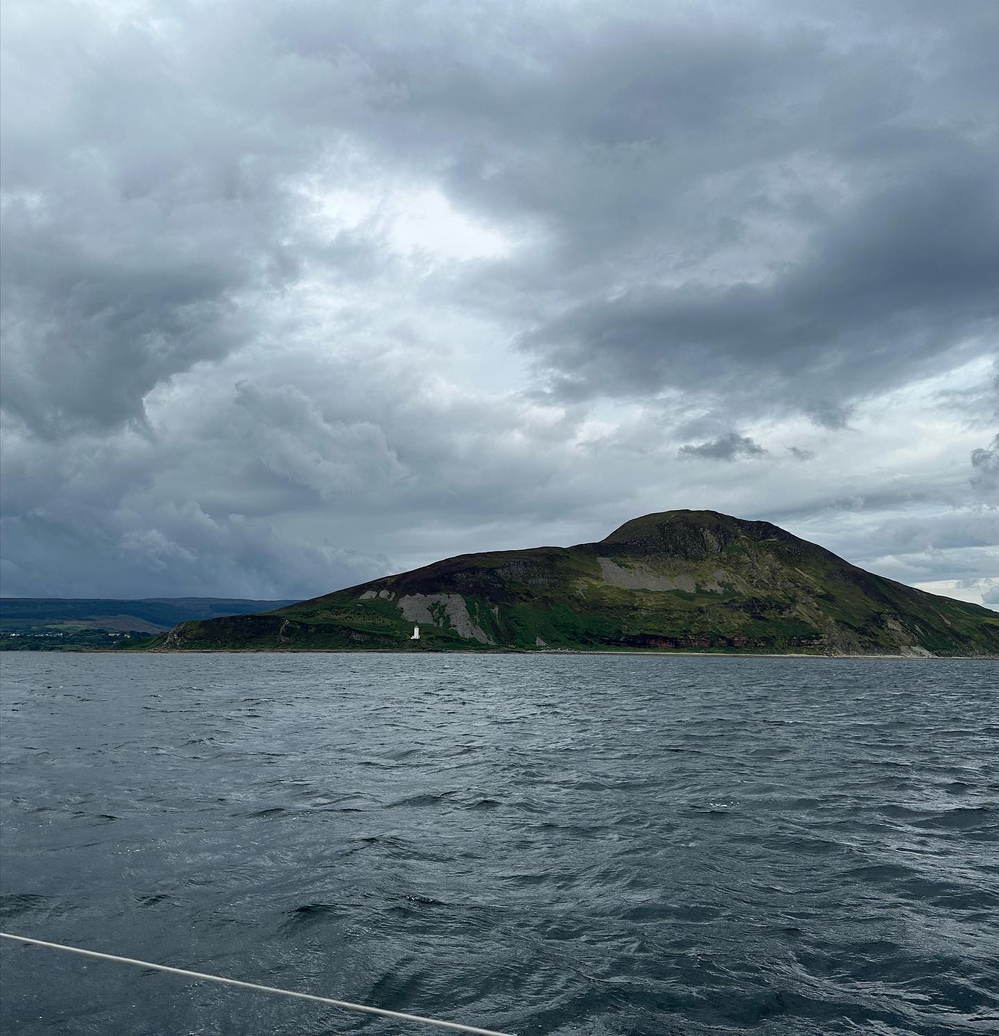 Brodick to Campbeltown. We have had every weather you can imagine in just 6 hours from no wind to strong winds, sun, cloudy and heavy rain. But we were awarded by hundreds of dolphins 🐬 chasing just 2 miles out of Campbeltown. That paid back a lot. #sailing #sail #segeln #segelnmachtglücklich #sailinginstagram #westerlyyachts #westerlyoceanlord