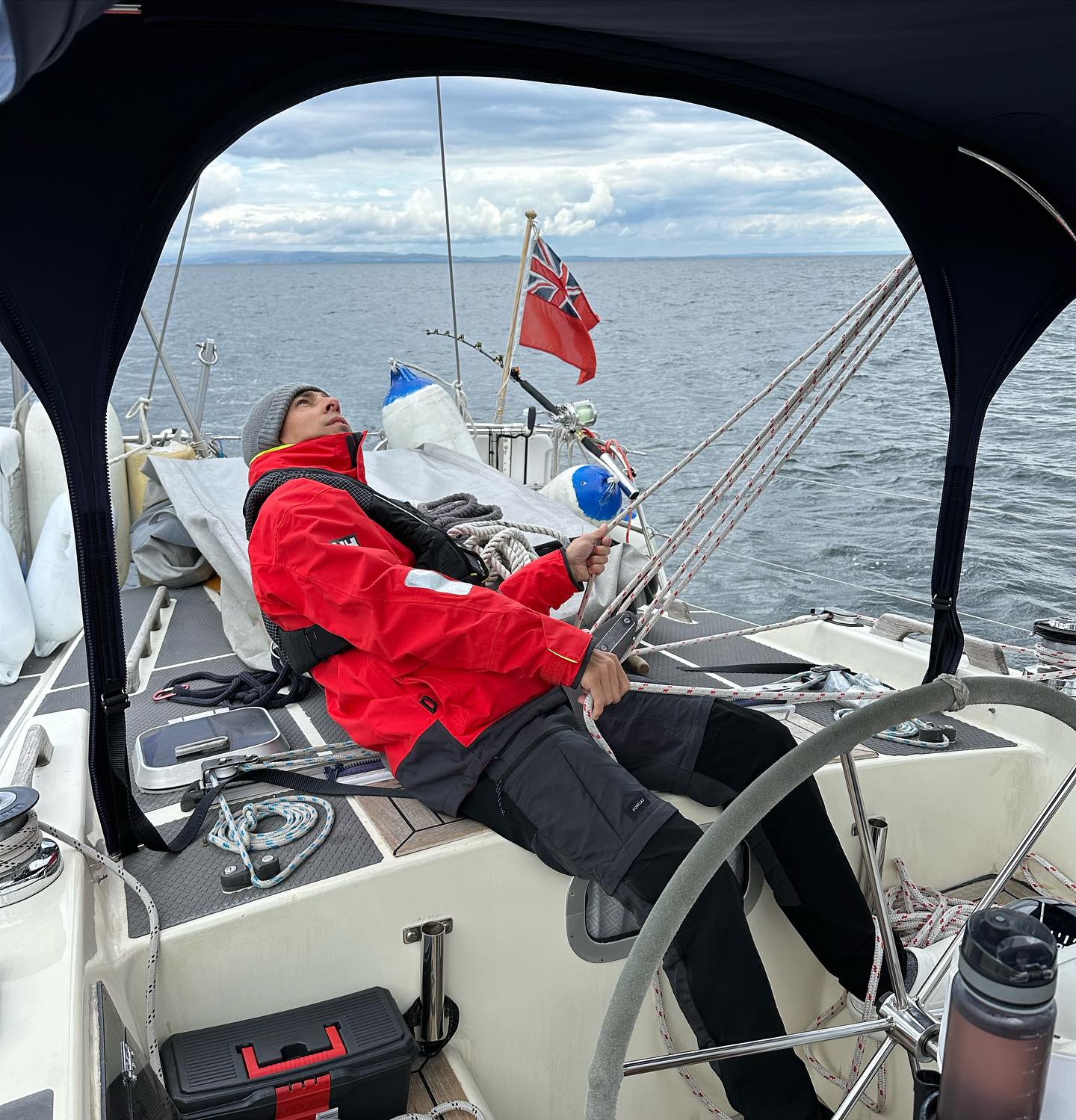 Brodick to Campbeltown. We have had every weather you can imagine in just 6 hours from no wind to strong winds, sun, cloudy and heavy rain. But we were awarded by hundreds of dolphins 🐬 chasing just 2 miles out of Campbeltown. That paid back a lot. #sailing #sail #segeln #segelnmachtglücklich #sailinginstagram #westerlyyachts #westerlyoceanlord