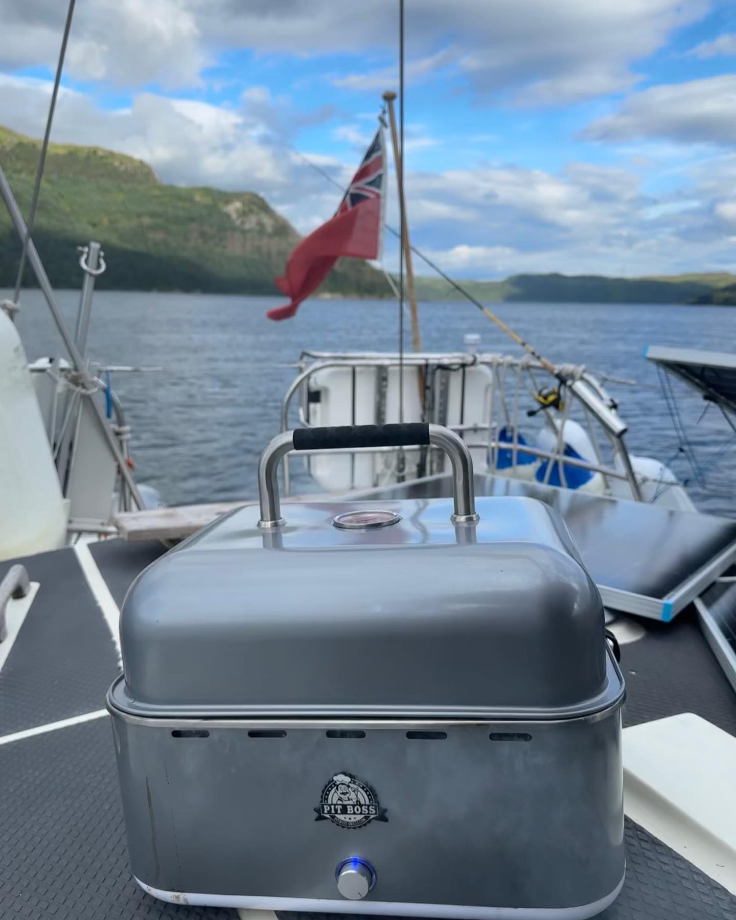 Because we were sooo good in the mackerels dance, we caught a good lot of mackerels. Not only for a dinner but also to put them in a brine and to smoke and vacuum them. So, we have smoked and cajun smoked mackerels for a while. yummy! 🤤🤩 #fishing #sailinglife #sailinglivestyle #segeln #segelabenteuer #pitbossgrills #smokedmackerel #mackrel #cajunmackerel #sailingscotland #offgrid #offgridcooking