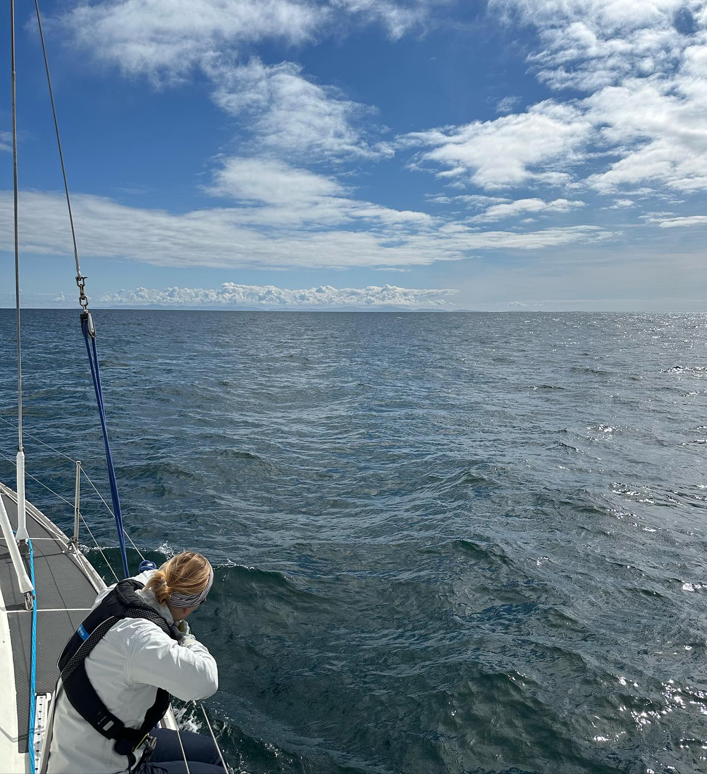Ardglass to Peel, Isle of Man 🇮🇲 We had a fabulous sailing day to Peel with steady 15 knots of wind. Lagertha is coming home. #sailing #sailinginstagram #segeln #irishsea  #sailingirishsea #loveiom #ardglassharbour #ardglass #peelmarina #peel