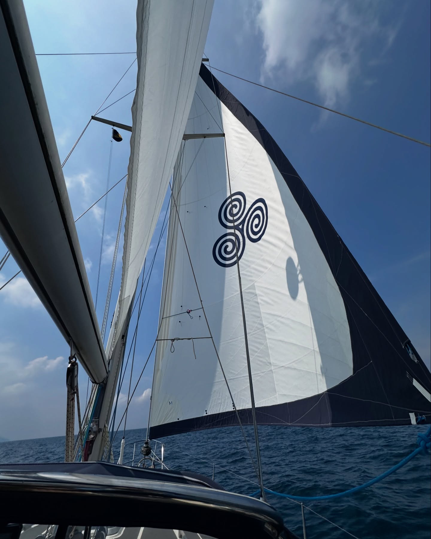 📸 Smooth Sailing in the Irish Sea 🌊
We've just completed our shakedown sail after a massive refit, and soon we'll be cruising the Irish Sea and the stunning west coast of Scotland! 🛠️⛵ The weather was kind to us, we saw dolphins playing in our wake, and everything on board worked perfectly. Plus, our cat seemed to enjoy the journey as much as we did! 🐾❤️
Every day is an adventure when you're chasing horizons together. Can't wait to see what tomorrow holds! 🐬⛵
#sailinglife #couplegoals #adventureawaits #liveaboard #sailingcouple #boatlife #catonboard #irishsea #westscotland #sailinglagertha