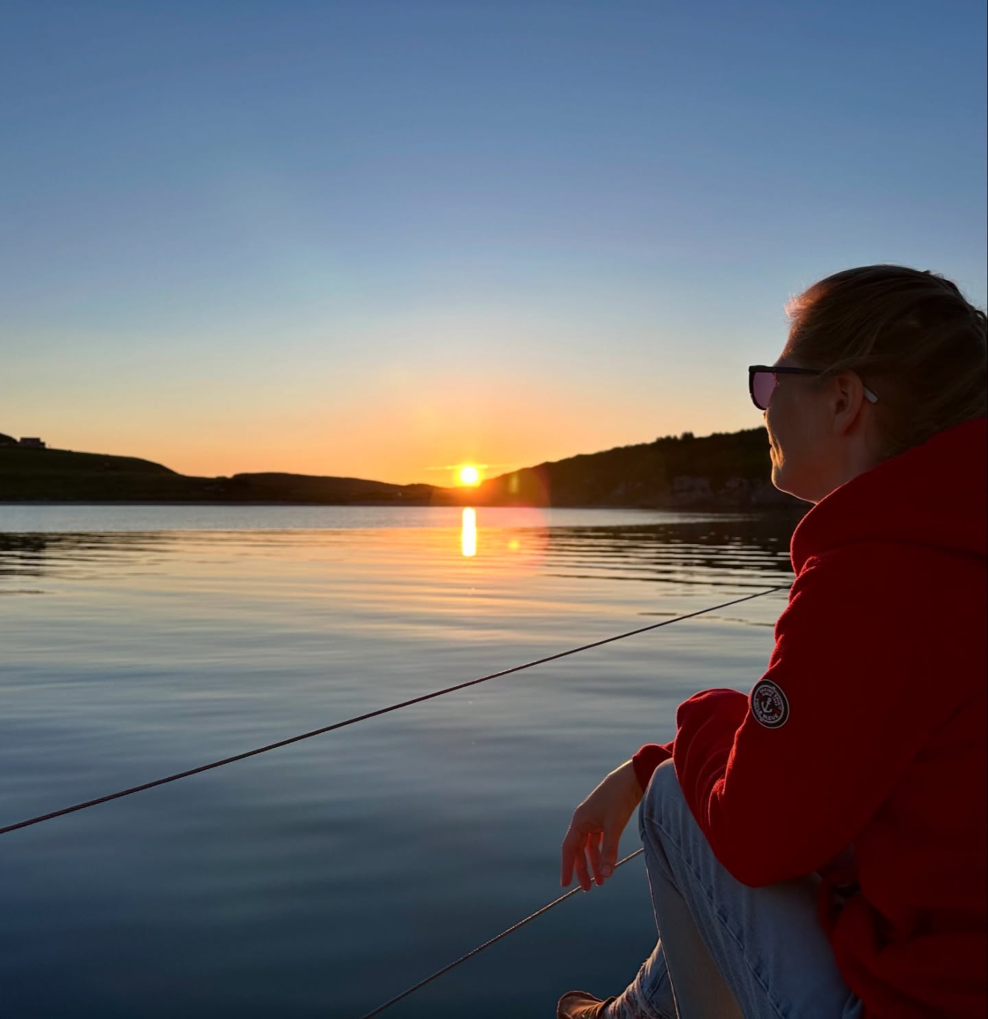 🌞 Beautiful Day for Our North Channel Crossing ⛵
Today was a beautiful day for our North Channel crossing from Glenarm to Islay, Port Ellen Bay. Not much wind, so it was mostly motor sailing, but we enjoyed the sunny day and a lovely evening at anchor. 🐬⛵
#portellen #islay #scotland #sailinglife #adventureawaits #liveaboard #sailingcouple #boatlife #catonboard #irishsea #westscotland #sailinglagertha #westerlyyachts #westerlyoceanlord #segeln