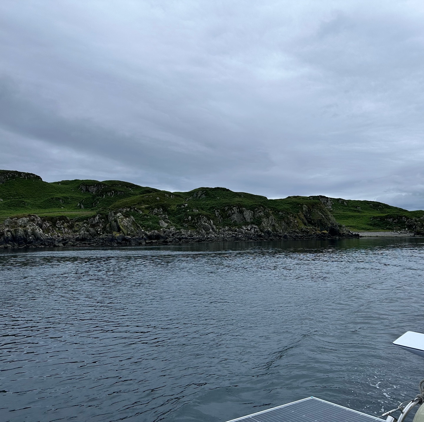 🚤 Distillery Hopping on Islay ⛵
Today, we moved our boat from Port Ellen Distillery to Ardbeg Distillery, passing the iconic Laphroaig and Lagavulin Distillery along the way. Navigating through the rocks was exciting, and we managed the approach safely and moored on a buoy just 200m from Ardbeg. Cheers to a successful sail and some fine whiskey ahead! 🥃🌊 . . . . .
#sailinglife #adventureawaits #distilleryhopping #islay #portellen #lagavulin #laphroaig #ardbeg #scotland #westscotland #sailinglagertha #westerlyyachts #westerlyoceanlord #segeln