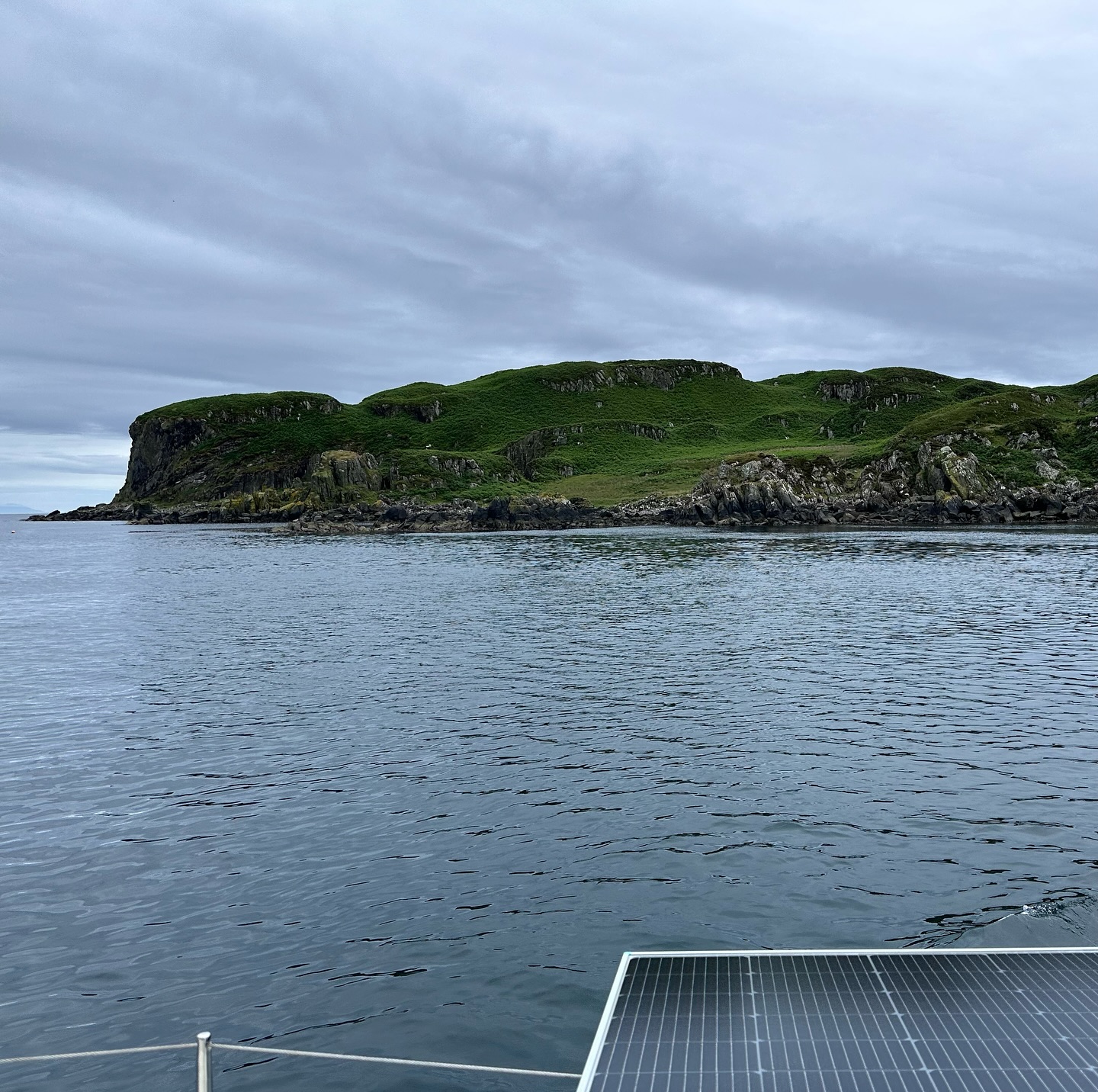 🚤 Distillery Hopping on Islay ⛵
Today, we moved our boat from Port Ellen Distillery to Ardbeg Distillery, passing the iconic Laphroaig and Lagavulin Distillery along the way. Navigating through the rocks was exciting, and we managed the approach safely and moored on a buoy just 200m from Ardbeg. Cheers to a successful sail and some fine whiskey ahead! 🥃🌊 . . . . .
#sailinglife #adventureawaits #distilleryhopping #islay #portellen #lagavulin #laphroaig #ardbeg #scotland #westscotland #sailinglagertha #westerlyyachts #westerlyoceanlord #segeln