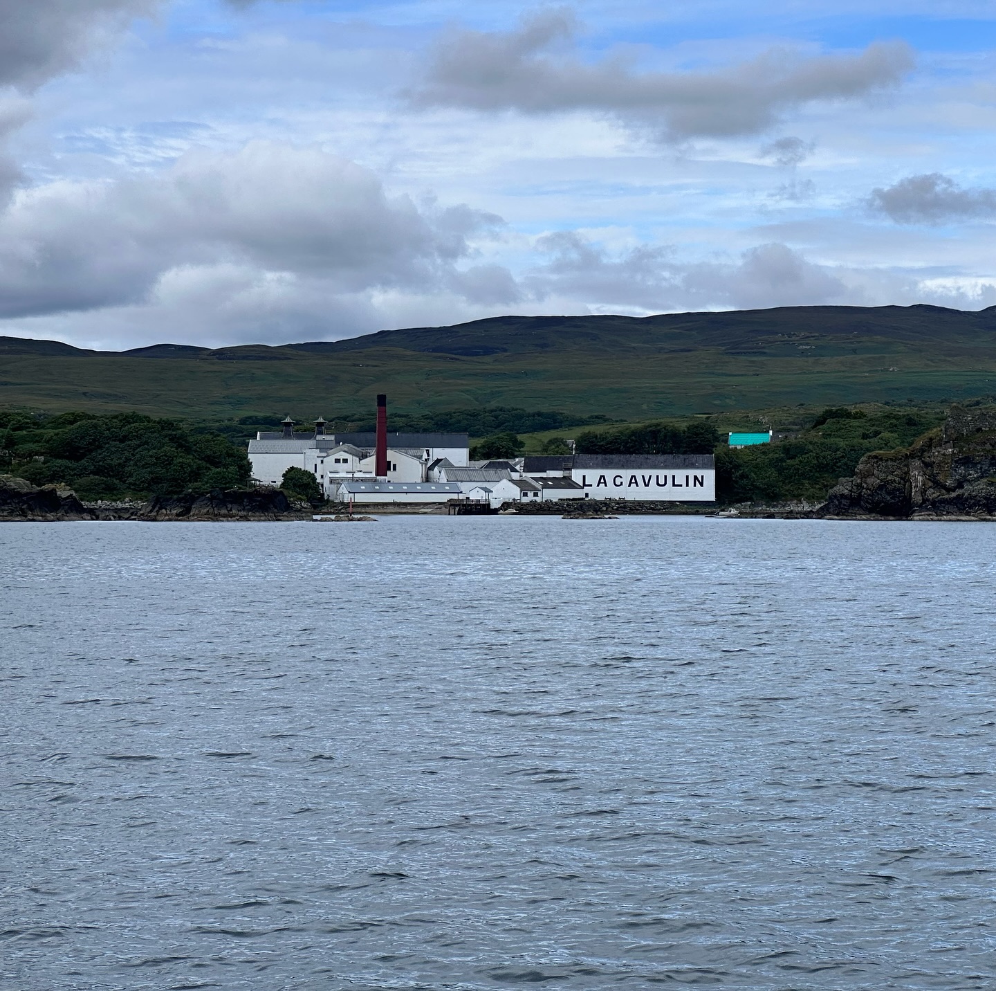 🚤 Distillery Hopping on Islay ⛵
Today, we moved our boat from Port Ellen Distillery to Ardbeg Distillery, passing the iconic Laphroaig and Lagavulin Distillery along the way. Navigating through the rocks was exciting, and we managed the approach safely and moored on a buoy just 200m from Ardbeg. Cheers to a successful sail and some fine whiskey ahead! 🥃🌊 . . . . .
#sailinglife #adventureawaits #distilleryhopping #islay #portellen #lagavulin #laphroaig #ardbeg #scotland #westscotland #sailinglagertha #westerlyyachts #westerlyoceanlord #segeln