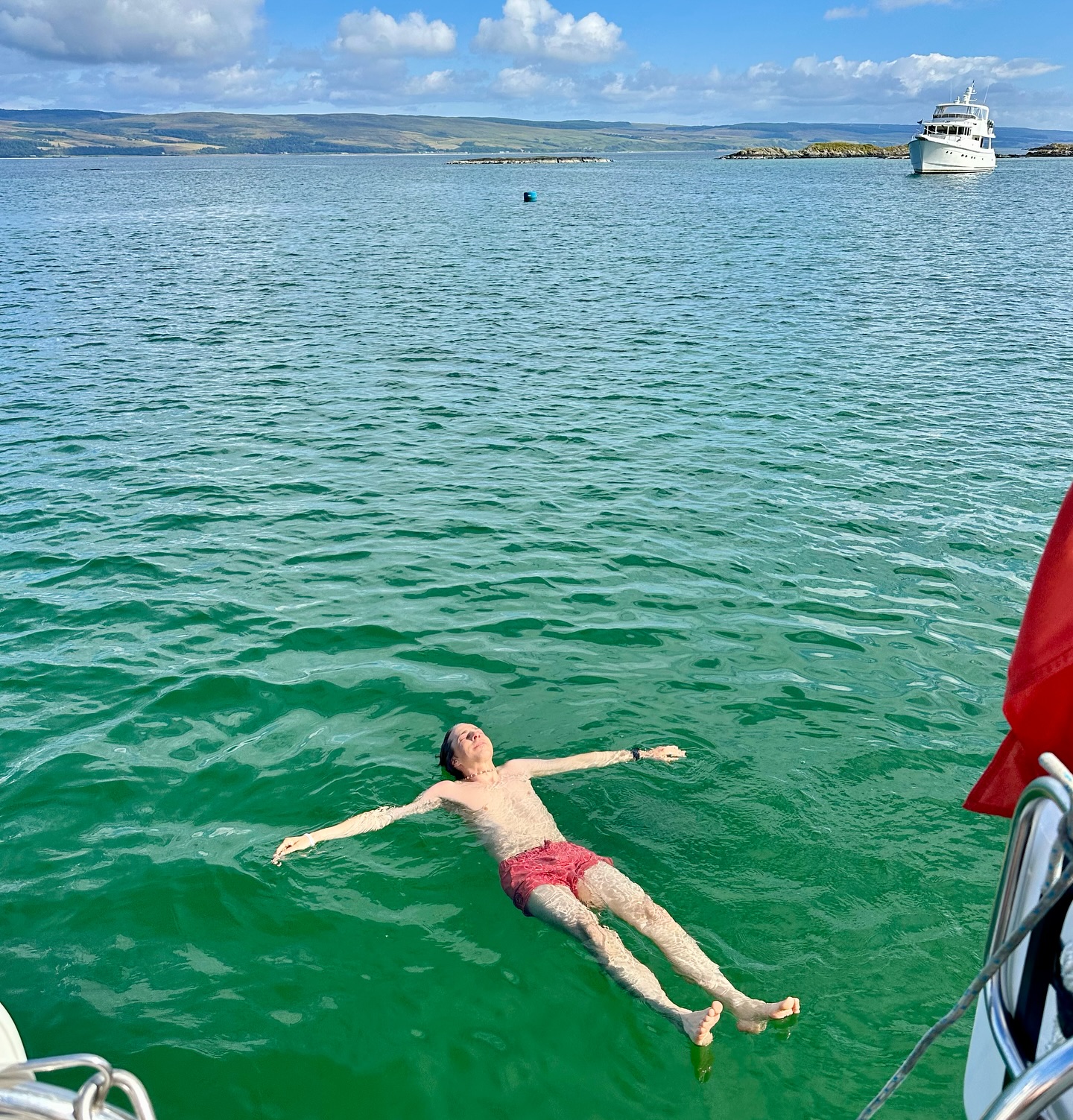 🌞 Perfect Sailing Day from Ardbeg to Ardminish Bay, Gigha ⛵
We had a fantastic sailing day from Ardbeg to Ardminish Bay, Gigha. The weather was perfect, and we enjoyed a sunny afternoon on the water. After we arrived, we had a refreshing splash to cool off and then a lovely dinner at the Boathouse restaurant. Feeling grateful for days like these! 🌞🌊
#sailinglife #adventureawaits #liveaboard #sailingcouple #boatlife #sunnydays #ardminishbay #gigha #scotland #westscotland #sailinglagertha #westerlyyachts #westerlyoceanlord #segeln #theboathouse