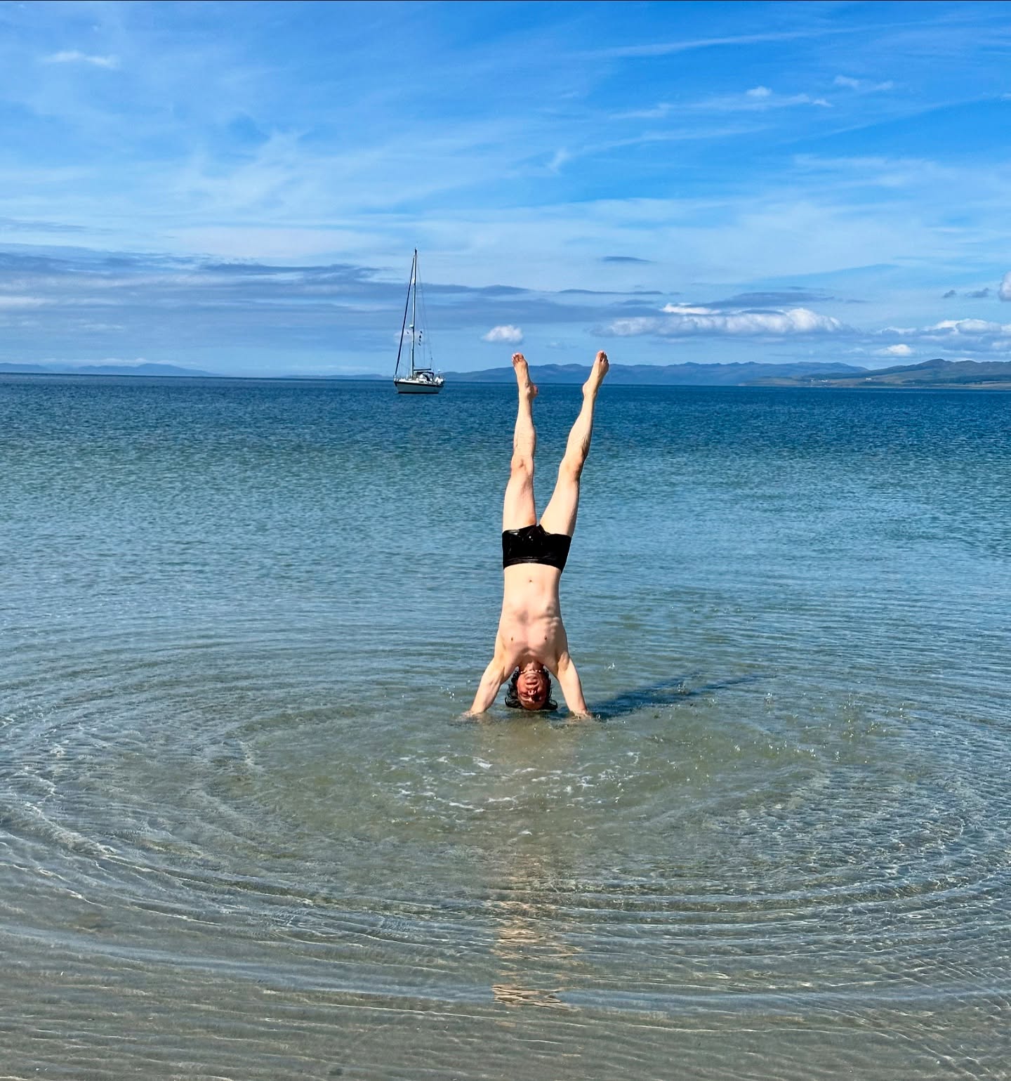 🌞 Sunny Day Adventures ⛵
We made a short stop for lunch at Gigha Twin Beach, with its fine white sand, and had a refreshing swim in the sea. Enjoyed a beautiful, relaxed afternoon under the sun. After our stop, we moved on to Craighouse, Jura. There, we watched the Euro final at the Jura Hotel Pub and enjoyed a delicious Sunday roast for dinner. Perfect way to spend the day! 🌞🌊
#sailinglife #sunnydays #lunchoverwater #swimintheocean #relaxationmode #boatlife #sailingcouple #gigha #twinbeach #craighouse #jura #jurahotel #eurofinal #sundayroast #scotland #westscotland #sailinglagertha #westerlyyachts #westerlyoceanlord #segeln