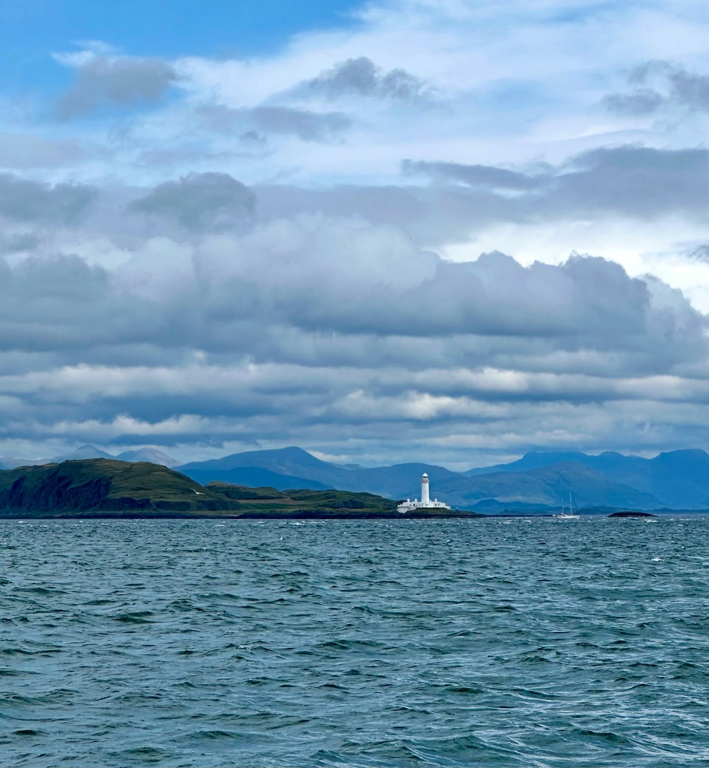 🌞 Sailing to Tobermory ⛵
We had a fantastic sail from Loch Spelve to Tobermory, enjoying a nice downwind run with 20 knots of wind gusting up to 31. The entire Sound of Mull was under sail, with the tide in our favor and the sun shining bright. Now, we're anchored in Tobermory, ready for some whisky tasting! Plus, we logged over 2000 nautical miles with Lagertha today. 🌊🌞
#sailinglife #tobermory #lochspelve #downwindsailing #sunnyday #soundofmull #boatlife #sailingcouple #whiskytasting #scotland #westscotland #sailinglagertha #westerlyyachts #westerlyoceanlord #segel