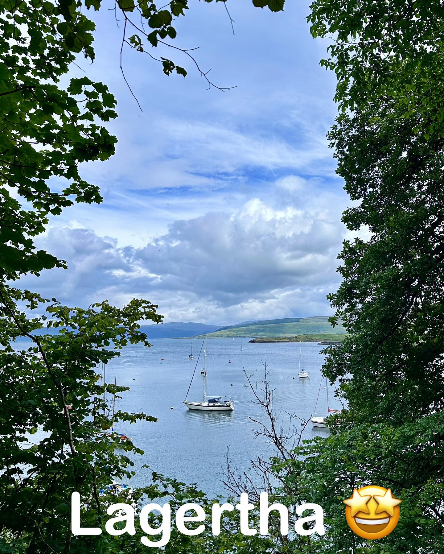 🌞 A Day in Tobermory ⛵
We spent the day exploring Tobermory and its beautiful surroundings. Enjoyed a 6km walk to Aros Park and Lochan, taking in the stunning waterfalls along the way. Afterward, we treated ourselves to a well-deserved pub visit. A perfect day of adventure and relaxation! 🌲🍻 . . . . . . . #sailinglife #tobermory #arospark #waterfalls #scenicwalk #pubvisit #boatlife #sailingcouple #scotland #westscotland #sailinglagertha #westerlyyachts #westerlyoceanlord #segeln