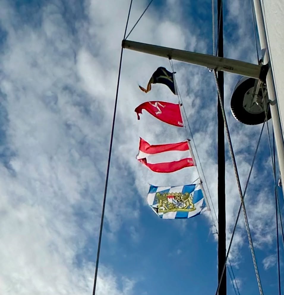 ⛵ Beating Upwind from Plockton to Mallaig 🌬️
We had an intense upwind sail from Plockton to Mallaig, heavily reefed with gusts up to 33 knots. Passed under the Skye Bridge, navigated the fast tidal streams of Kyle Rhea, and were followed by dolphins. Tacked south through the Sound of Sleat, chased birds, and raced alongside SY Kutani @farr.a.way . We also caught up with the 72ft expedition yacht Zuza and her skipper, Mark. Best of all, we enjoyed the entire trip with no rain!
#upwindsailing #plockton #mallaig #kylerhea #skyebridge #kutani #sailingadventures #soundofsleat #dolphinsighting #yachtracing #expeditionyacht #heavilyreefed #sailinglife #boatlife #sailingcouple #scotland #westscotland #sailinglagertha #westerlyyachts #westerlyoceanlord #segeln