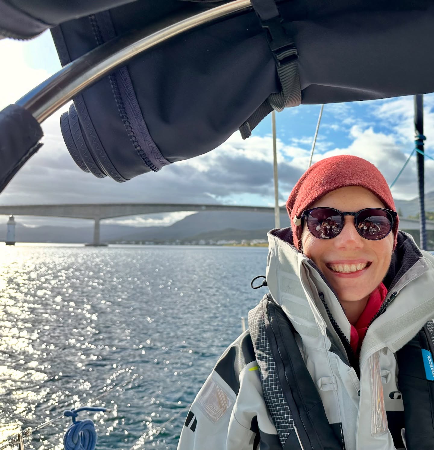 ⛵ Beating Upwind from Plockton to Mallaig 🌬️
We had an intense upwind sail from Plockton to Mallaig, heavily reefed with gusts up to 33 knots. Passed under the Skye Bridge, navigated the fast tidal streams of Kyle Rhea, and were followed by dolphins. Tacked south through the Sound of Sleat, chased birds, and raced alongside SY Kutani @farr.a.way . We also caught up with the 72ft expedition yacht Zuza and her skipper, Mark. Best of all, we enjoyed the entire trip with no rain!
#upwindsailing #plockton #mallaig #kylerhea #skyebridge #kutani #sailingadventures #soundofsleat #dolphinsighting #yachtracing #expeditionyacht #heavilyreefed #sailinglife #boatlife #sailingcouple #scotland #westscotland #sailinglagertha #westerlyyachts #westerlyoceanlord #segeln