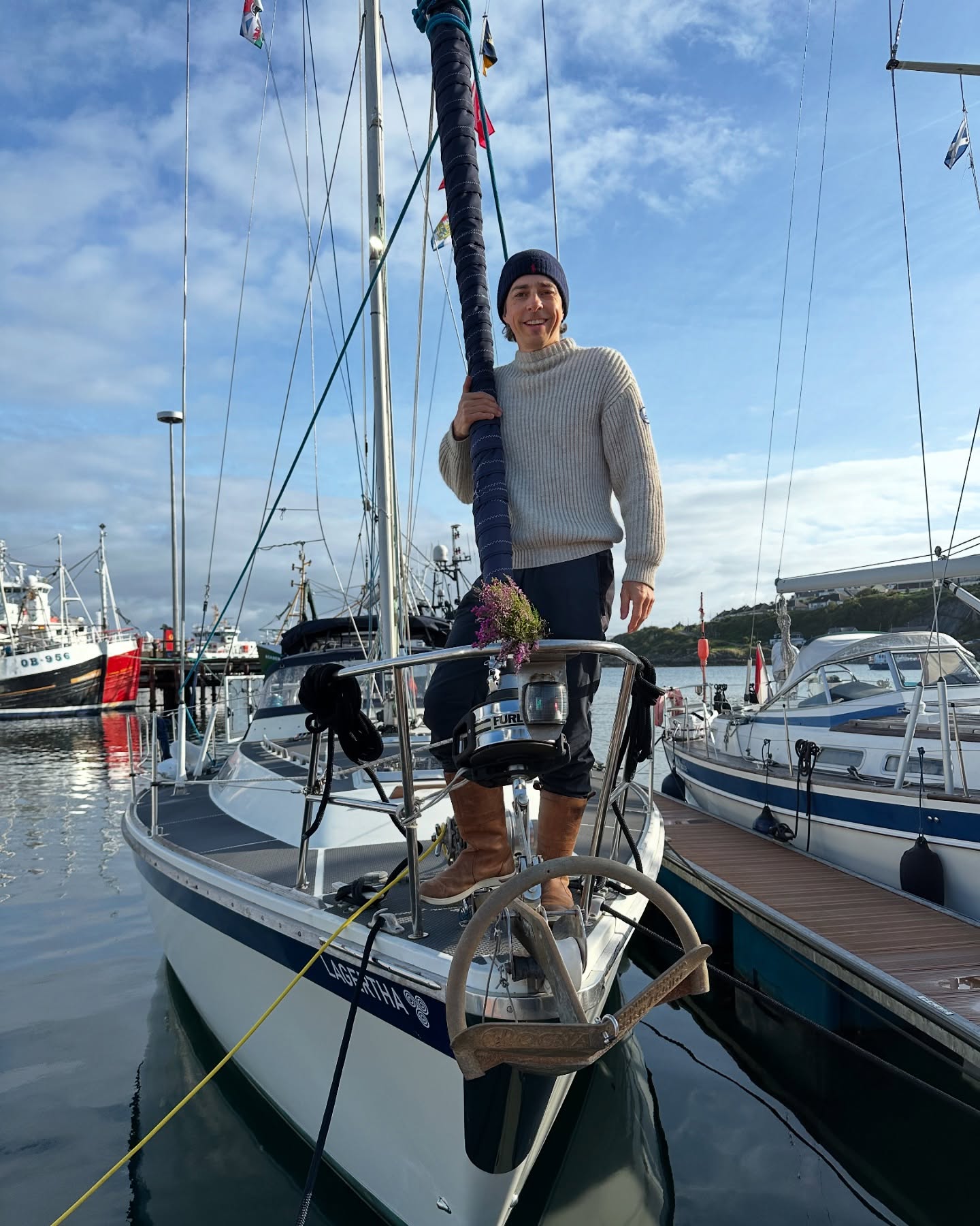 ⛵ Heading South to Droma Buidhe
We started with a good sail before switching to motor sailing for the second half. The highlight? A massive dolphin sighting that lasted about 25 minutes as they played at our bow! We anchored in Droma Buidhe with our buddy sailors on SY Kutani @farr.a.way , enjoyed a BBQ, and had some delicious venison kebabs from Inverie. We were also hiding from strong winds in the anchorage, but the night wasn't restful-a nearby boat's anchor dragged, keeping us on watch in the cockpit until 5:30 am when they finally moved. To top it off, we woke up to a thunderstorm this morning.
#sailinglife #dromabuidhe #tobermory #boatsquad #dolphinsighting #sailingadventures #sailinglagertha #westscotland #sailingcouple #westerlyyachts #westerlyoceanlord #segeln