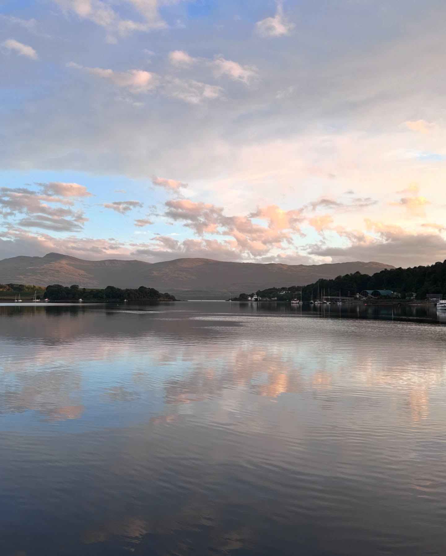 ⛵ Journey from Loch na Droma Buidhe to Loch Aline 🌩️🌤️
Our day started early when a nearby boat dragged its anchor and drifted uncomfortably close. We spent the night in the cockpit from 1:30 am until 5:30 am, keeping an eye on things until they finally moved elsewhere. After a morning thunderstorm, we set off from Loch na Droma Buidhe, facing upwind gusts up to 30 knots. By evening, the weather turned in our favor, and we enjoyed a sunny downwind sail with full sails out. Now settled in Loch Aline, soaking in the calm before the next gale rolls in early tomorrow.
#sailinglife #lochaline #shelterhopping #stormysailing #anchorwatch #upwindsailing #downwindsailing #scotland #westscotland #sailingadventures #sailinglagertha #westerlyyachts #westerlyoceanlord #segeln