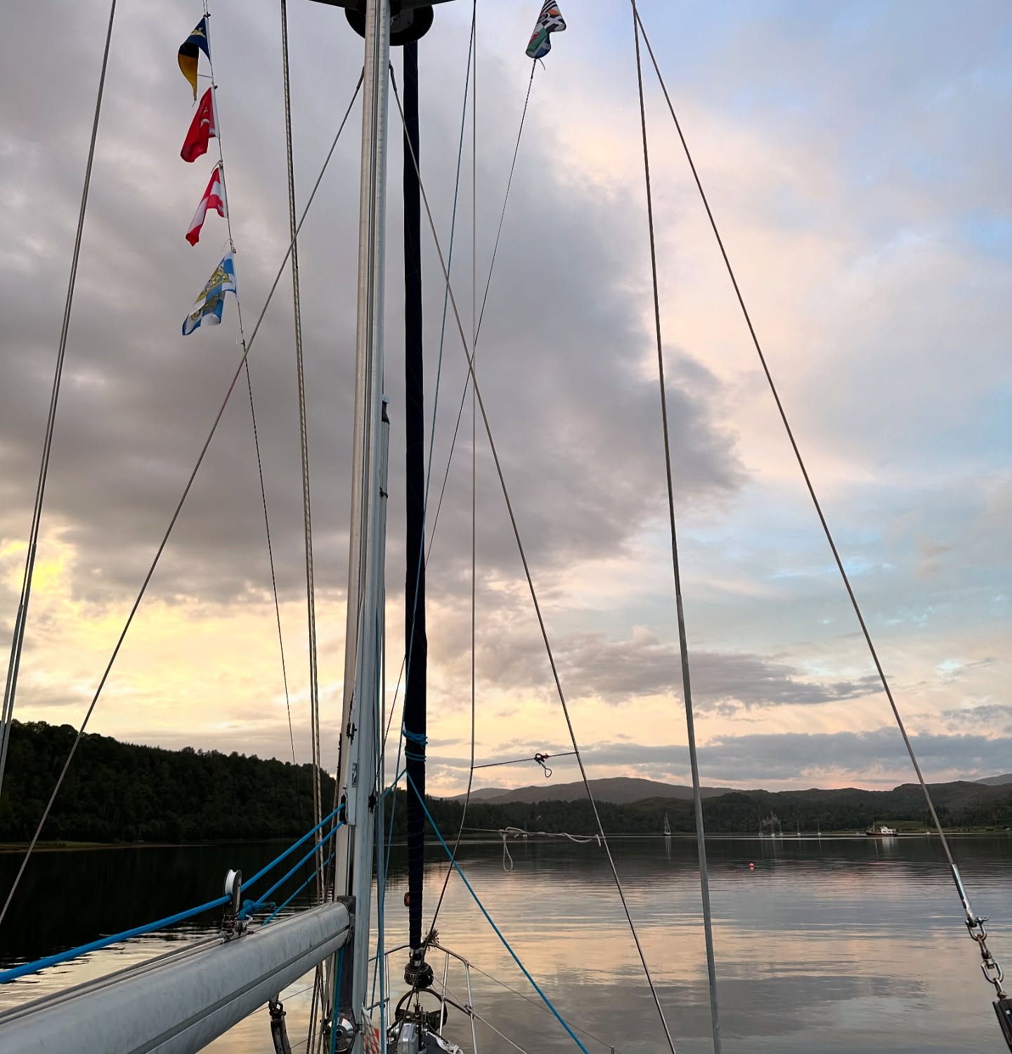 ⛵ Journey from Loch Aline to Kerrera / Oban
We were treated to the Northern Lights aurora early this morning in Loch Aline before setting off. A nice and smooth sail to Kerrera with some sunshine along the way made for a perfect day.
#sailinglife #kerrera #oban #aurora #northernlights #smoothsailing #sailingadventures #sailinglagertha #westscotland #westerlyyachts #westerlyoceanlord #segeln