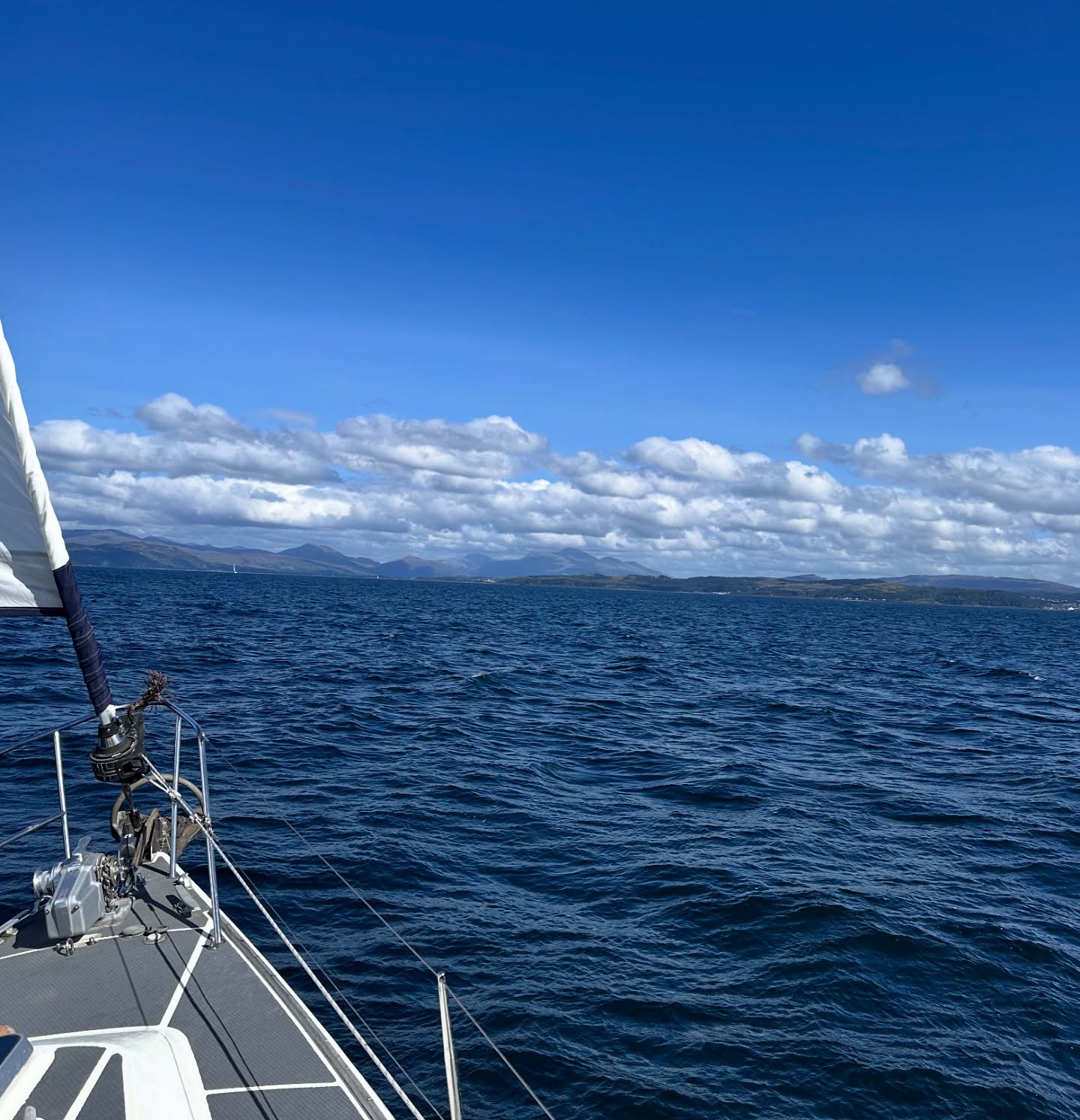 ⛵ Journey from Loch Aline to Kerrera / Oban
We were treated to the Northern Lights aurora early this morning in Loch Aline before setting off. A nice and smooth sail to Kerrera with some sunshine along the way made for a perfect day.
#sailinglife #kerrera #oban #aurora #northernlights #smoothsailing #sailingadventures #sailinglagertha #westscotland #westerlyyachts #westerlyoceanlord #segeln