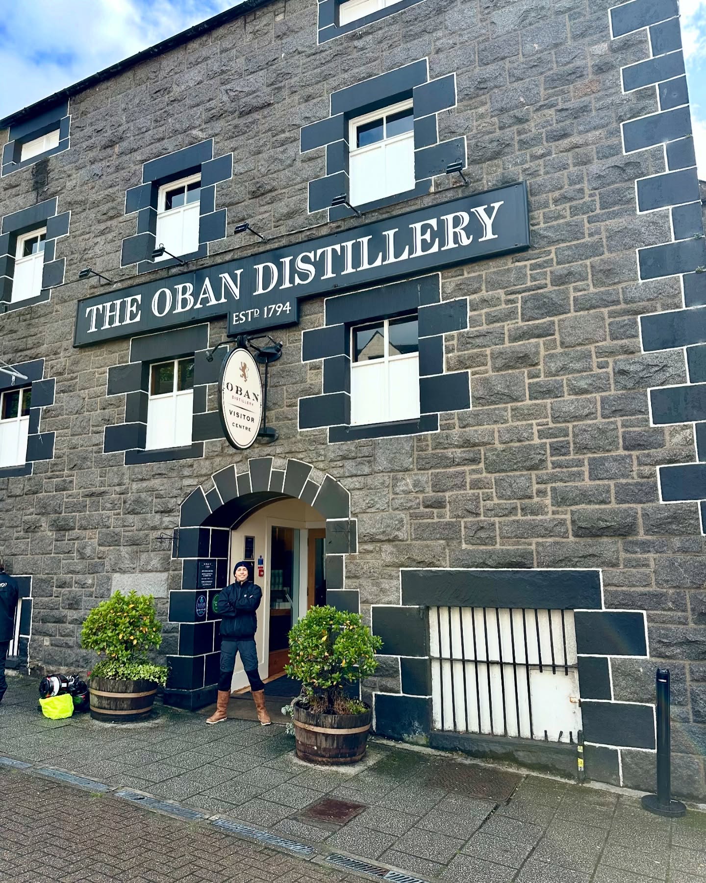 ⛵ Two Days in Oban and Kerrera
Spent two days exploring Oban and Kerrera. We had a farewell dinner with our friends and buddy boat crew from Kutani @farr.a.way The next day, we took a water taxi to Oban, enjoyed a full Scottish breakfast, did some tourist shopping, and walked to McCaig's Tower & Battery Hill. We also visited the distillery before heading back to Lagertha for a posh dinner with local oysters and crab, topped off by a rainbow over Oban. Managed to fit in a short walk on Kerrera too.
#sailinglife #oban #kerrera #scottishadventures #sailinglagertha #farraway #mccaigstower #localoysters #localcrab #westscotland #westerlyyachts #westerlyoceanlord #segeln